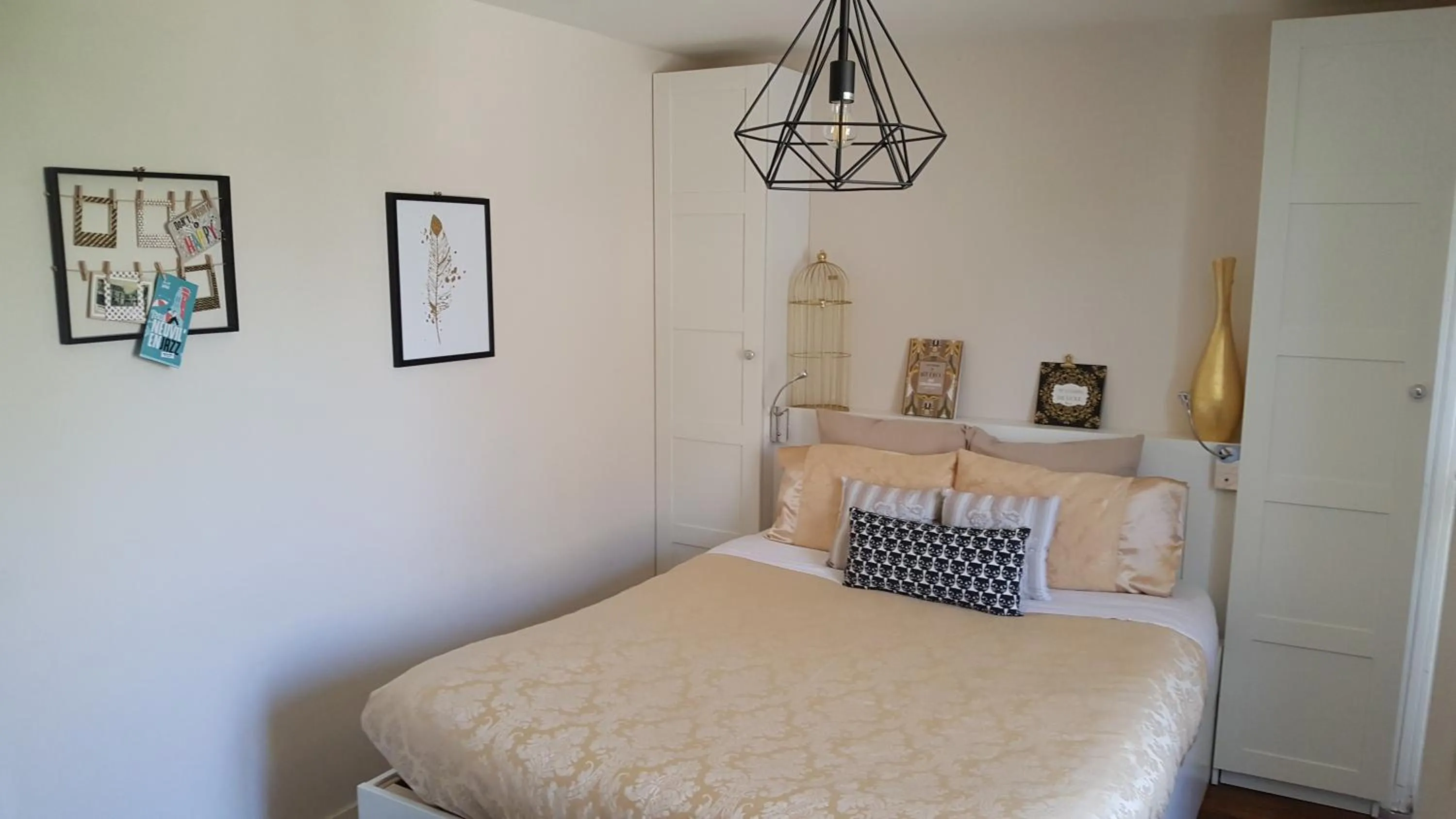 Bedroom, Bed in La Roseraie