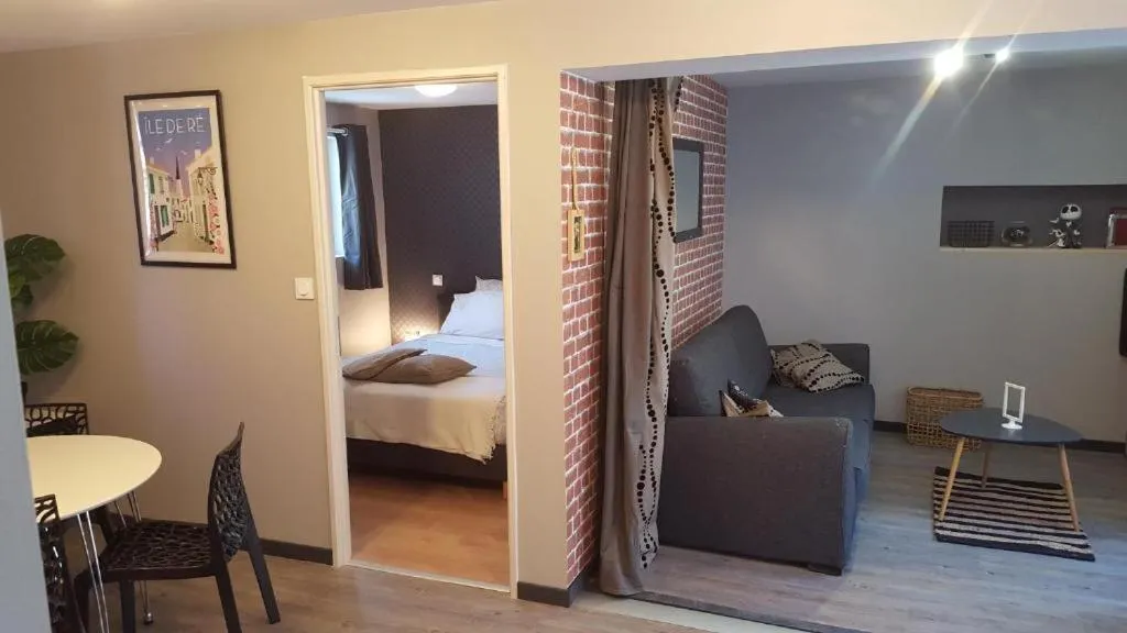 Living room, Bed in La Roseraie