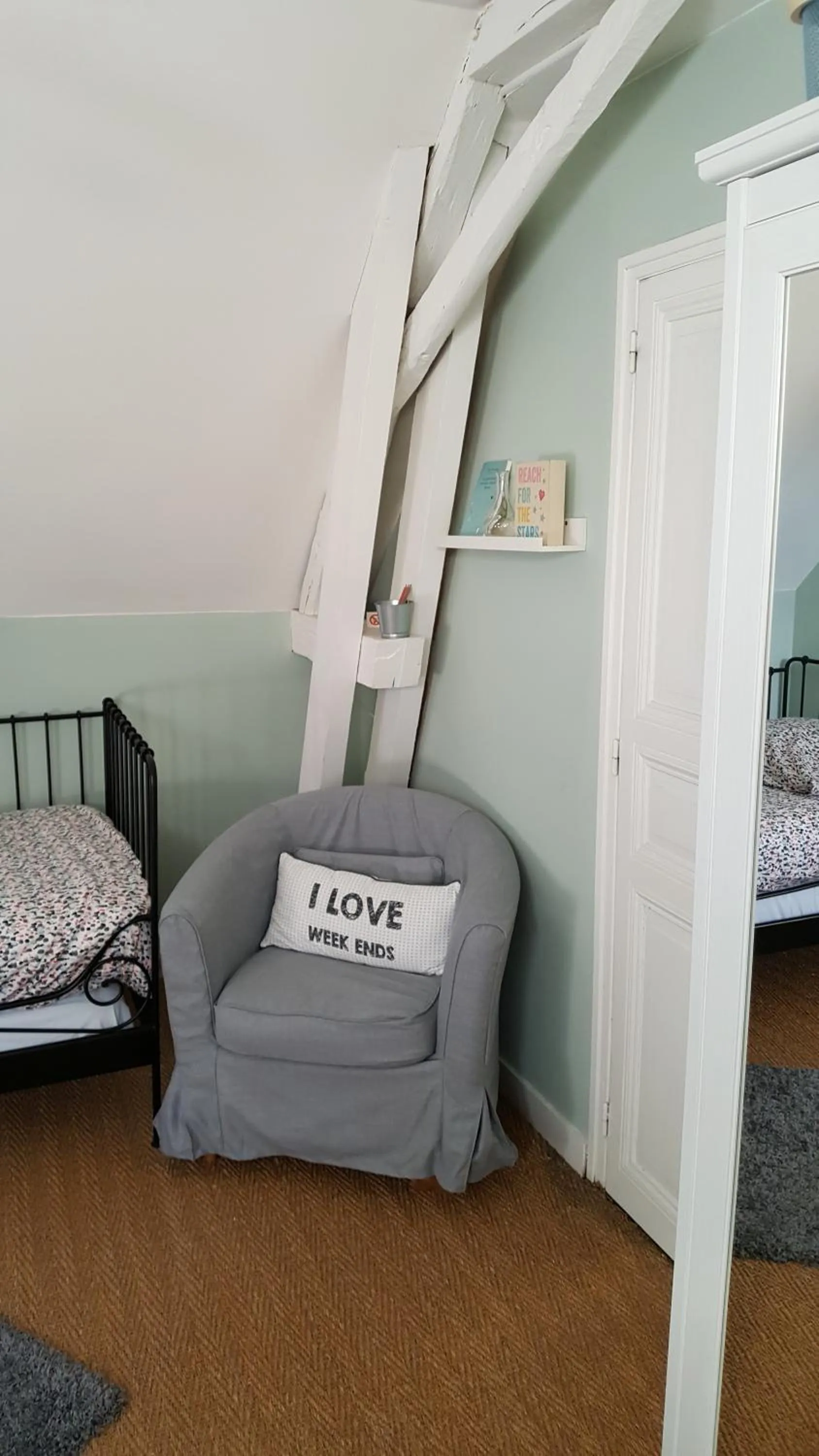 Decorative detail, Bed in La Roseraie