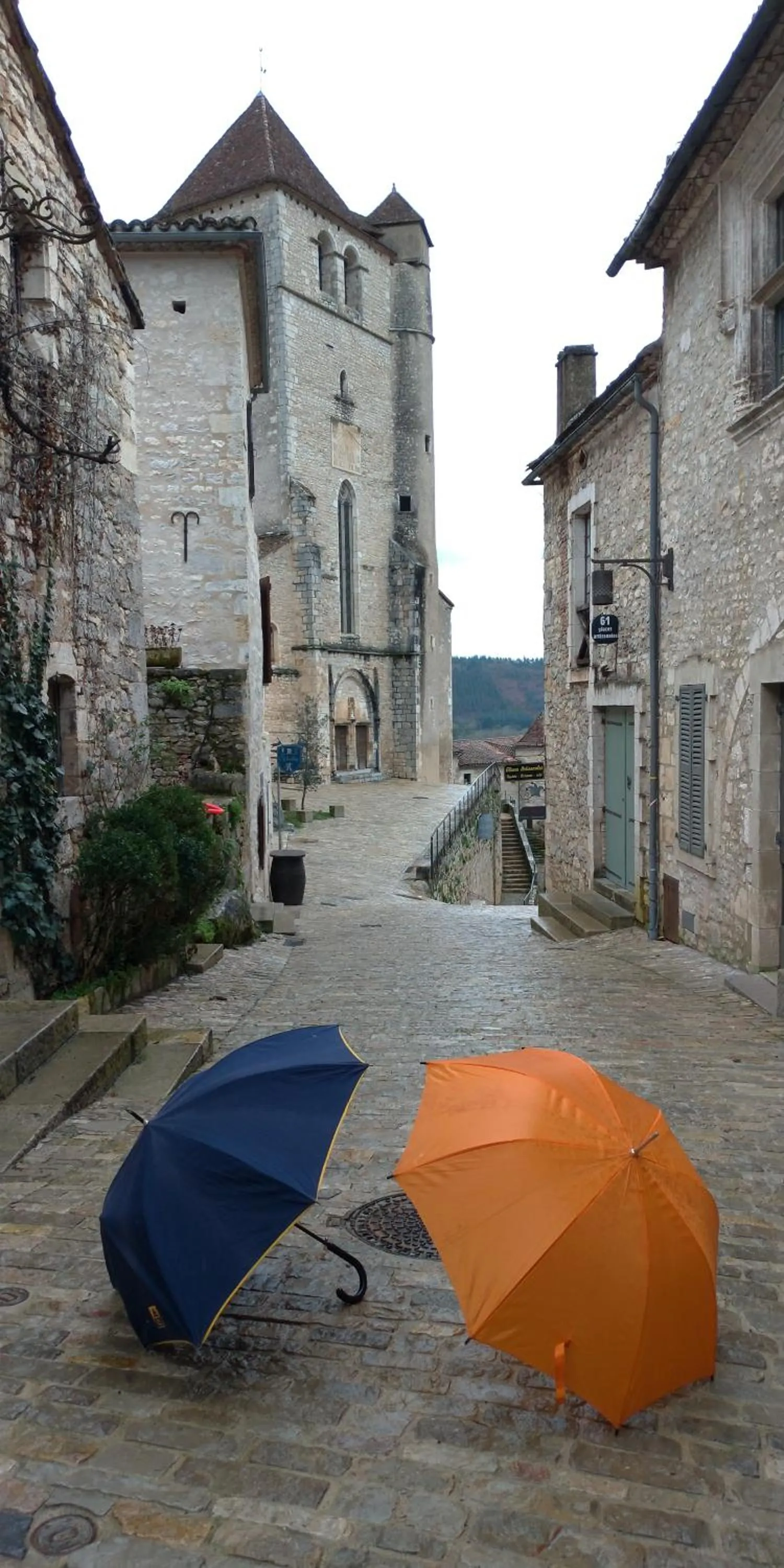 Hiking in Chambres d'hôtes La Combe de Redoles