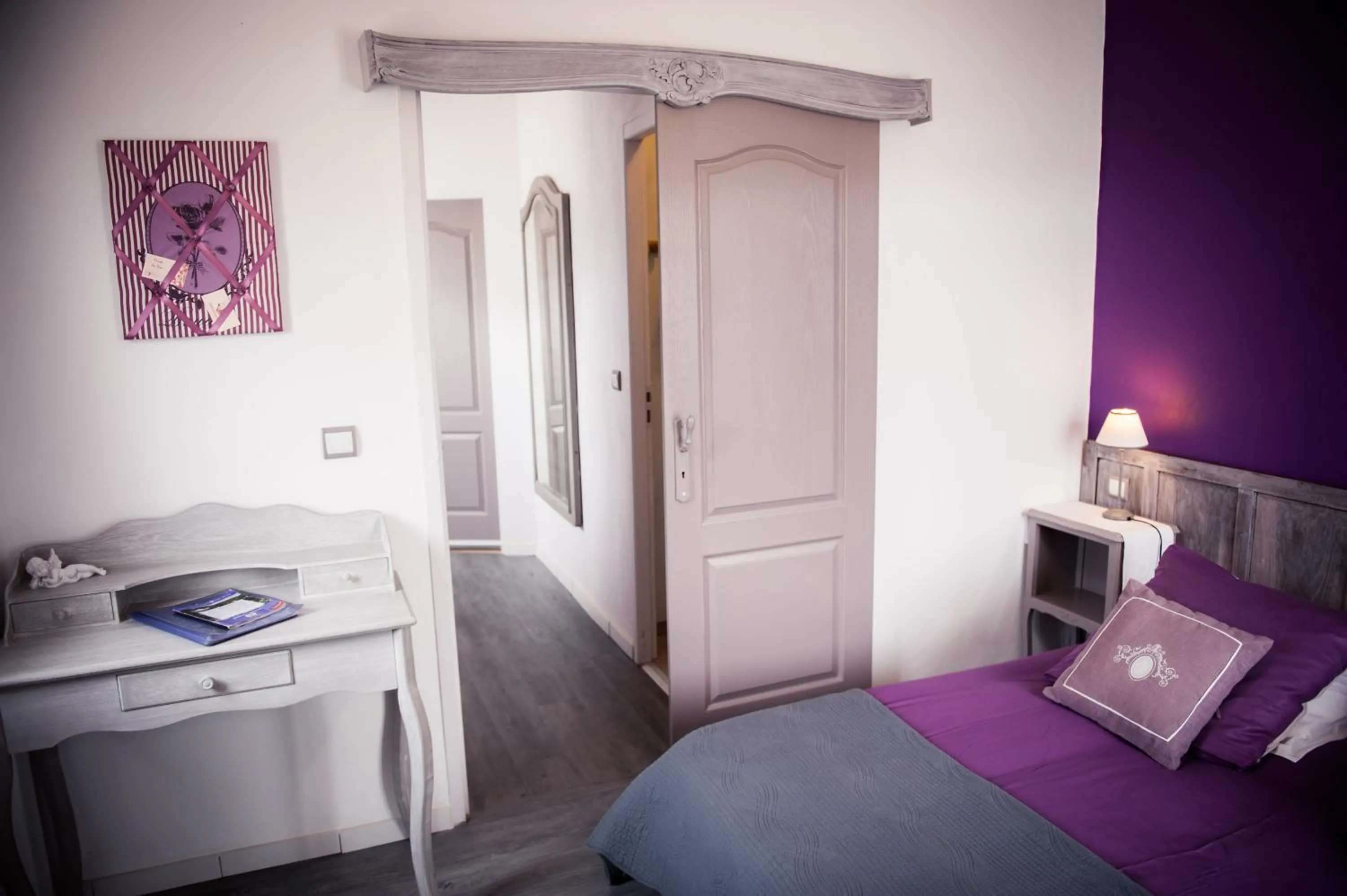 Photo of the whole room, Bed in Chambres d'hôtes La Combe de Redoles