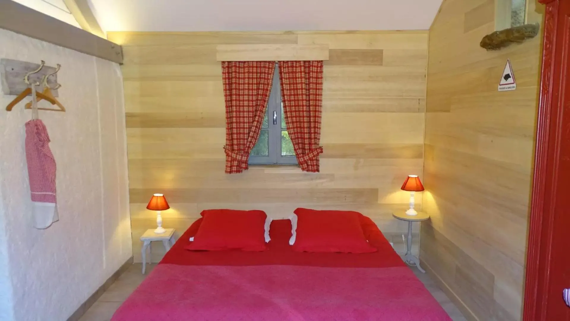 Bed in Chambres d'hôtes La Combe de Redoles