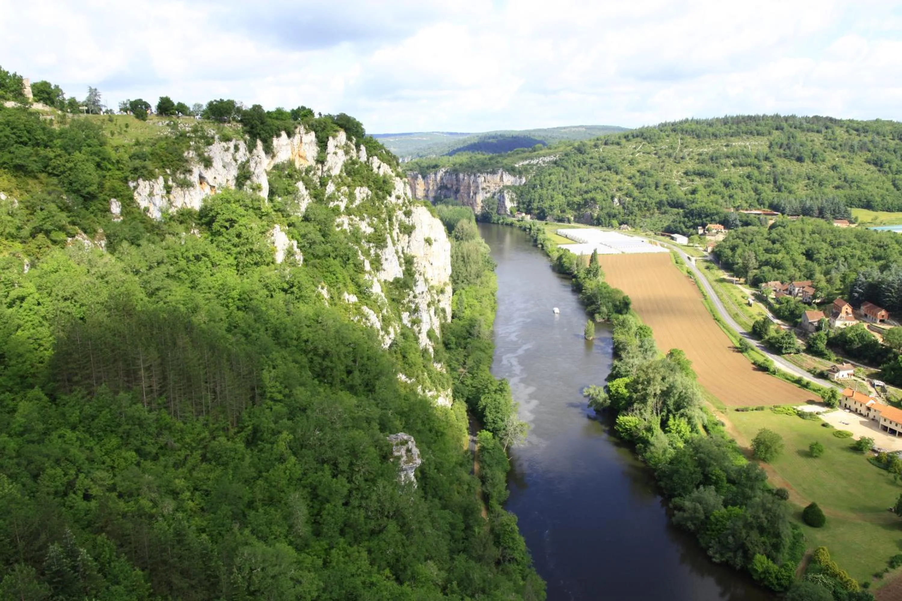 Natural landscape in Chambres d'hôtes La Combe de Redoles