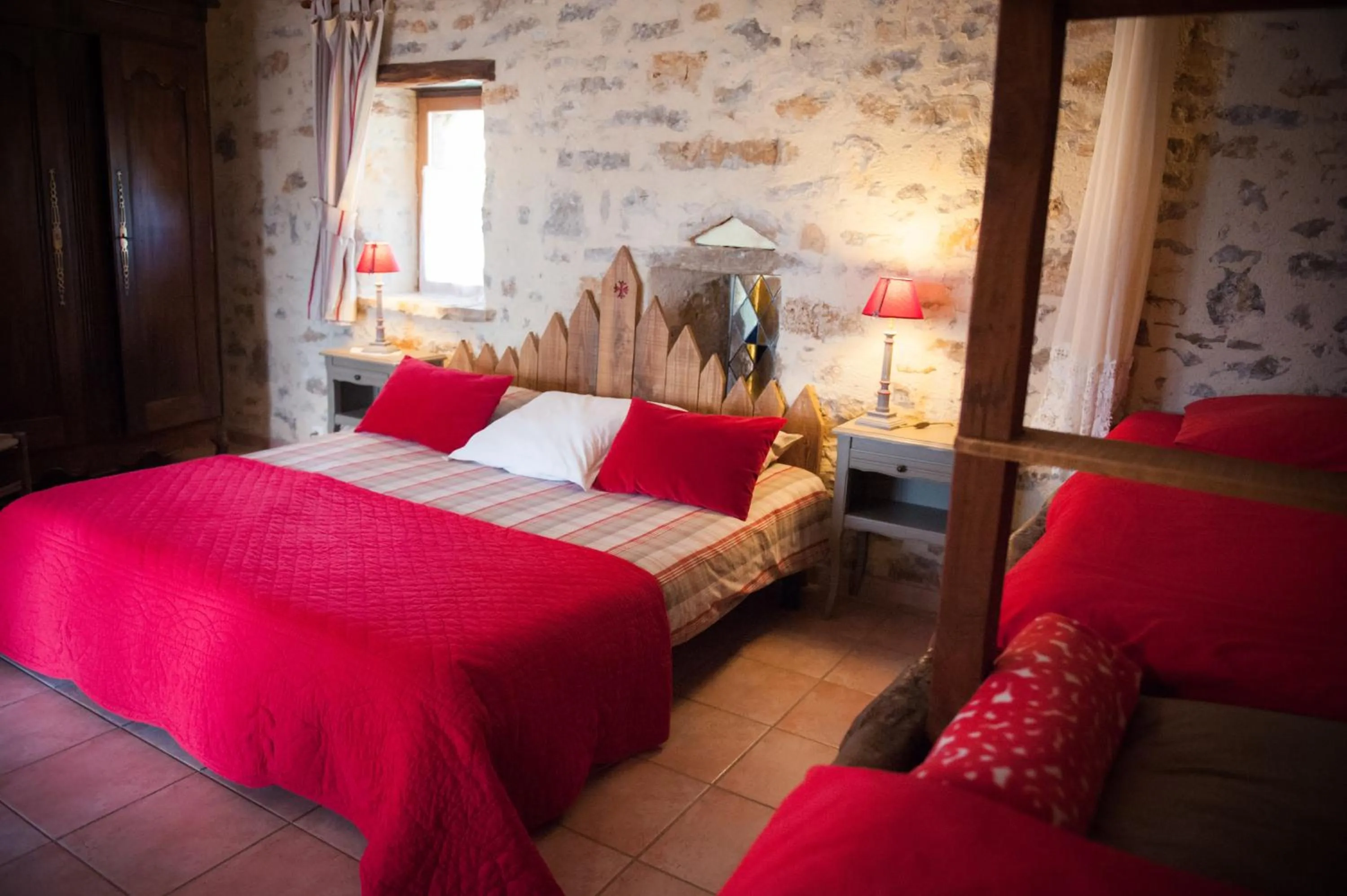 Photo of the whole room, Bed in Chambres d'hôtes La Combe de Redoles