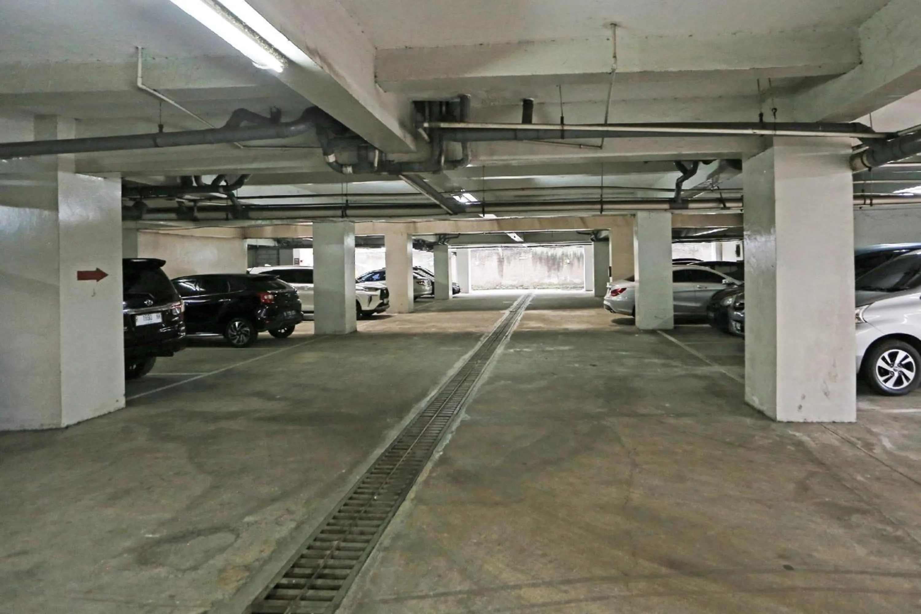 Parking in Super OYO Townhouse OAK Hotel Fiducia Serpong