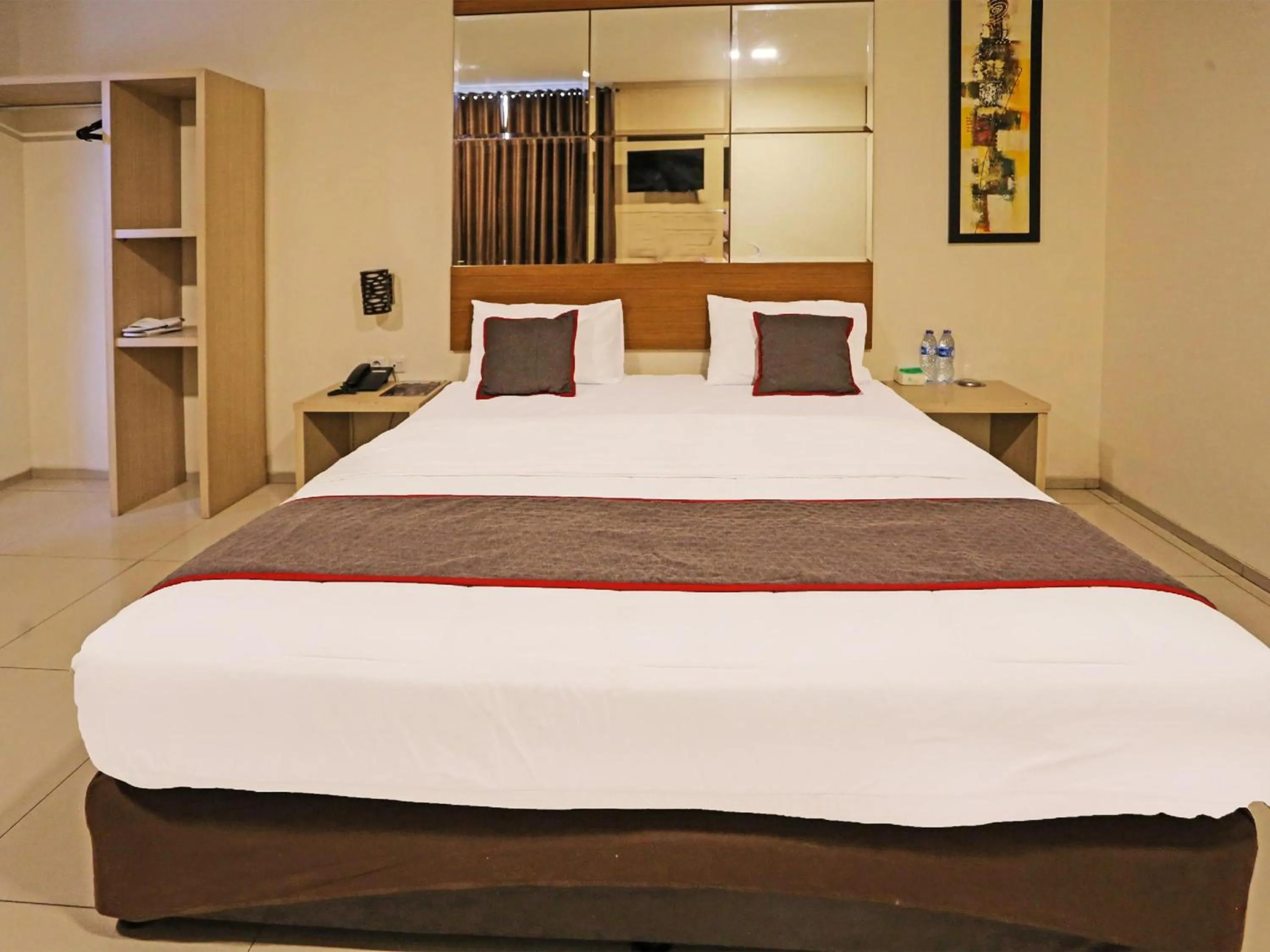View (from property/room), Bed in Super OYO Townhouse OAK Hotel Fiducia Serpong