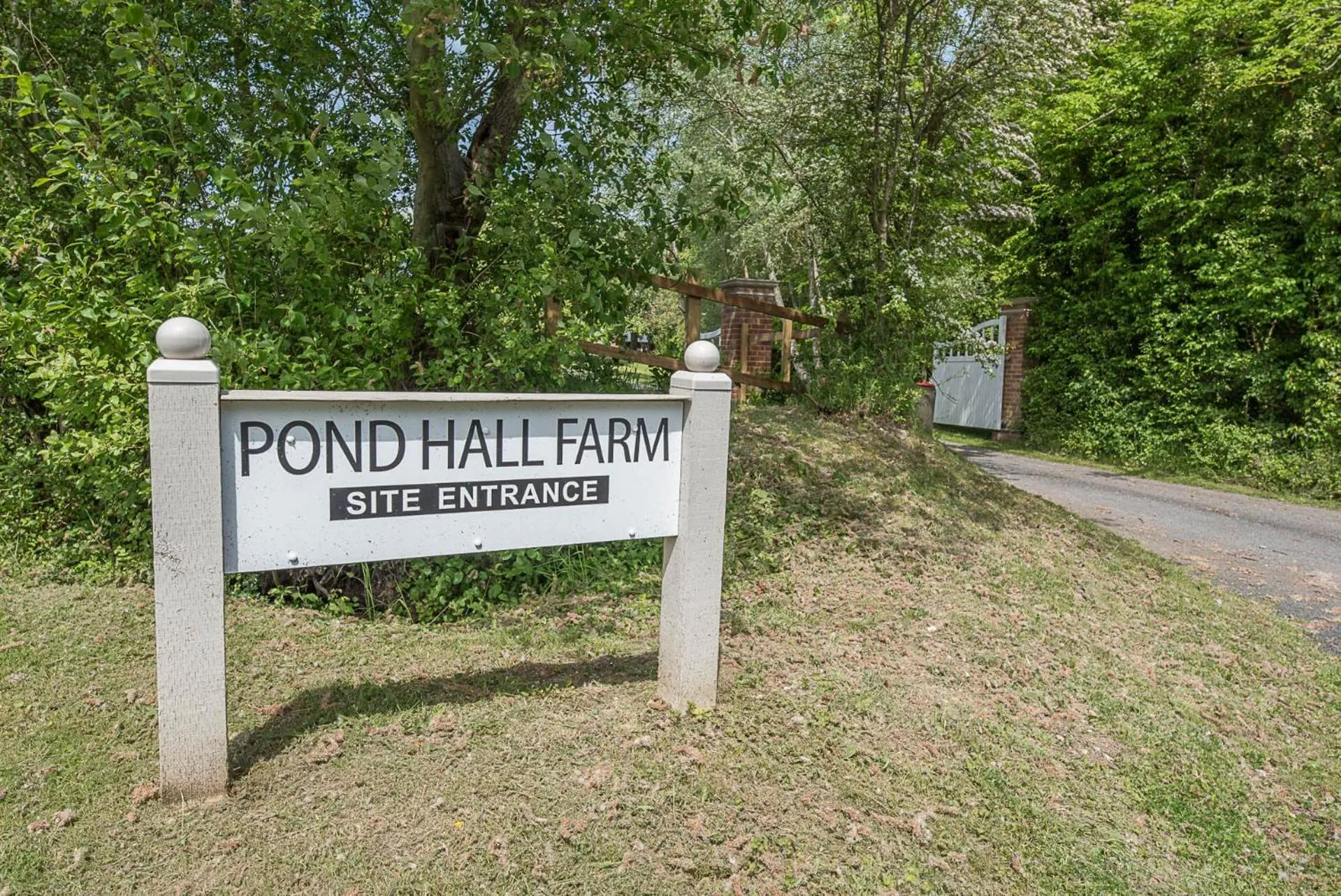 Chapel Cottage at Pond Hall Farm, Stunnning Property with Private Hot Tub, Hadleigh