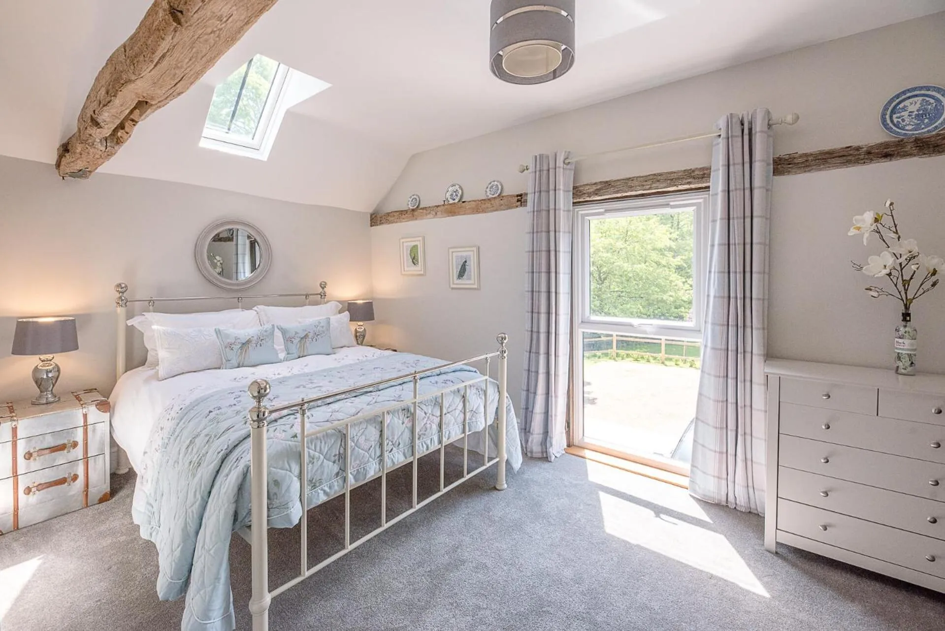 Bed in Chapel Cottage at Pond Hall Farm, Stunnning Property with Private Hot Tub, Hadleigh