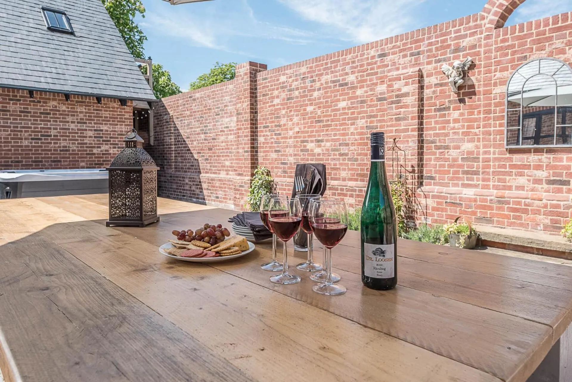 Chapel Cottage at Pond Hall Farm, Stunnning Property with Private Hot Tub, Hadleigh