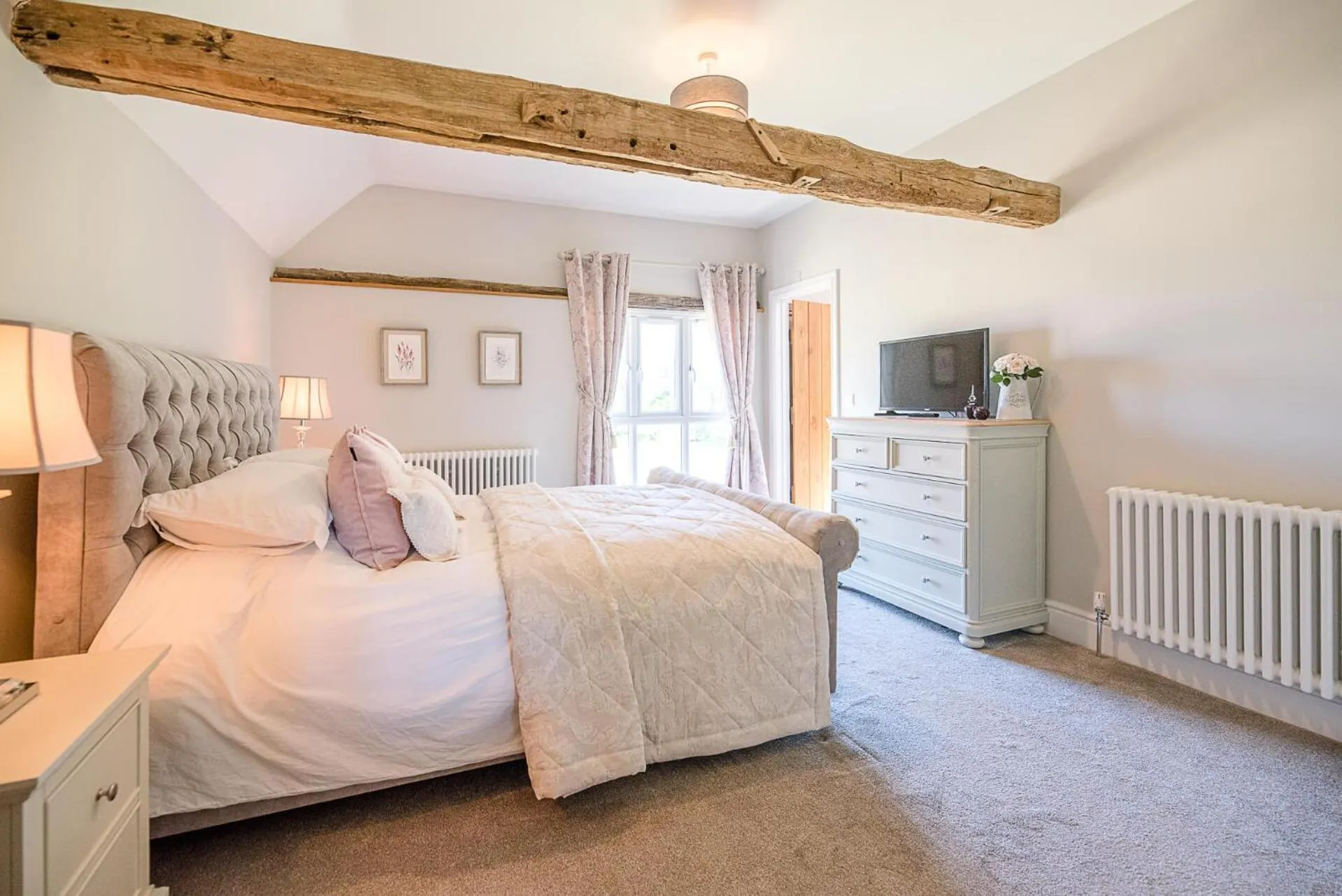 Bed in Chapel Cottage at Pond Hall Farm, Stunnning Property with Private Hot Tub, Hadleigh