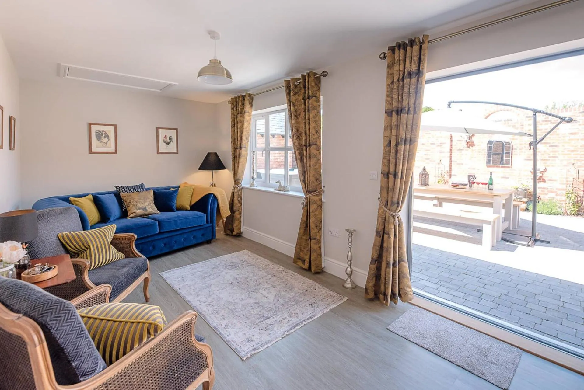 Chapel Cottage at Pond Hall Farm, Stunnning Property with Private Hot Tub, Hadleigh