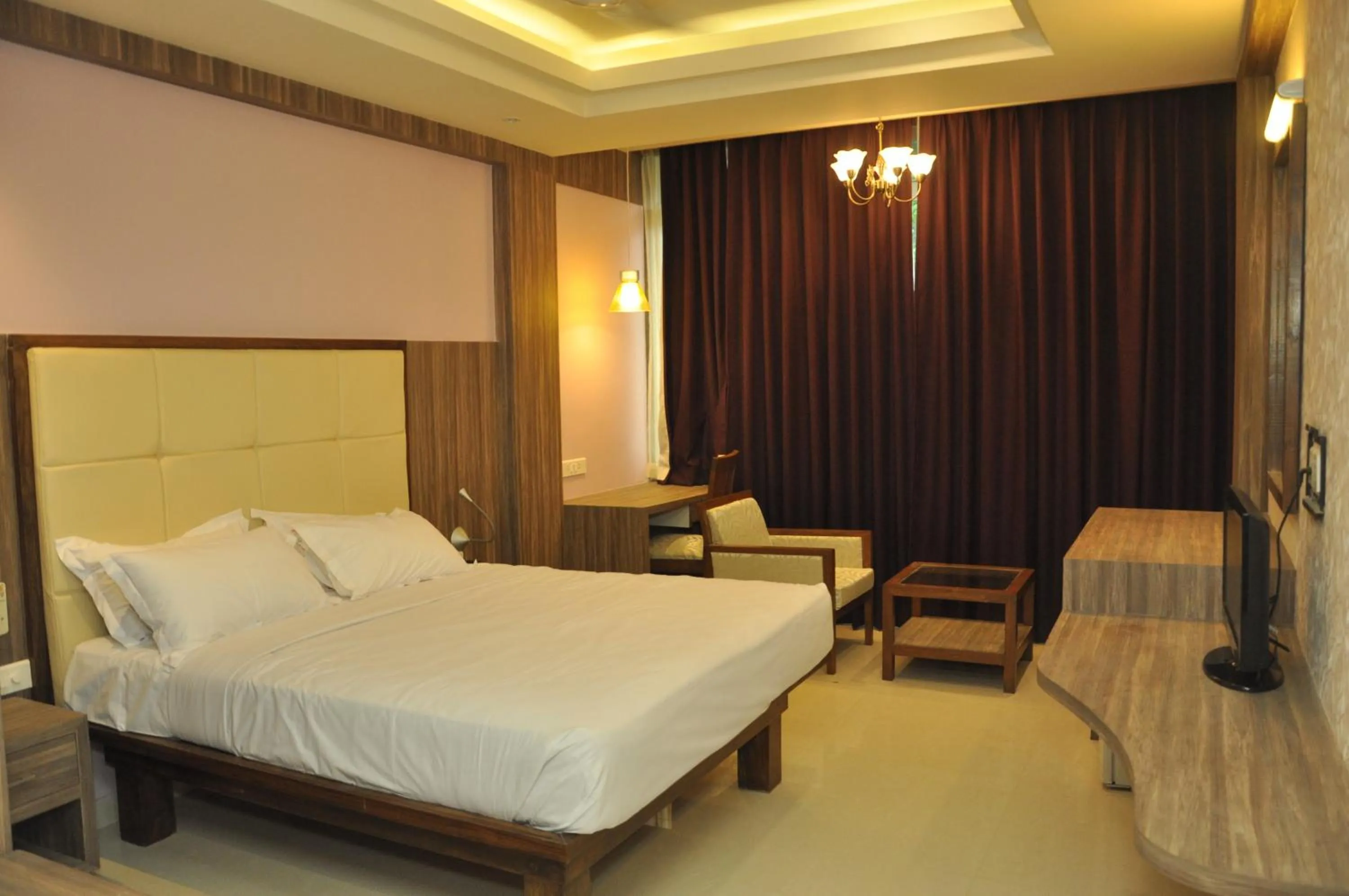 Photo of the whole room, Bed in Panaji Residency
