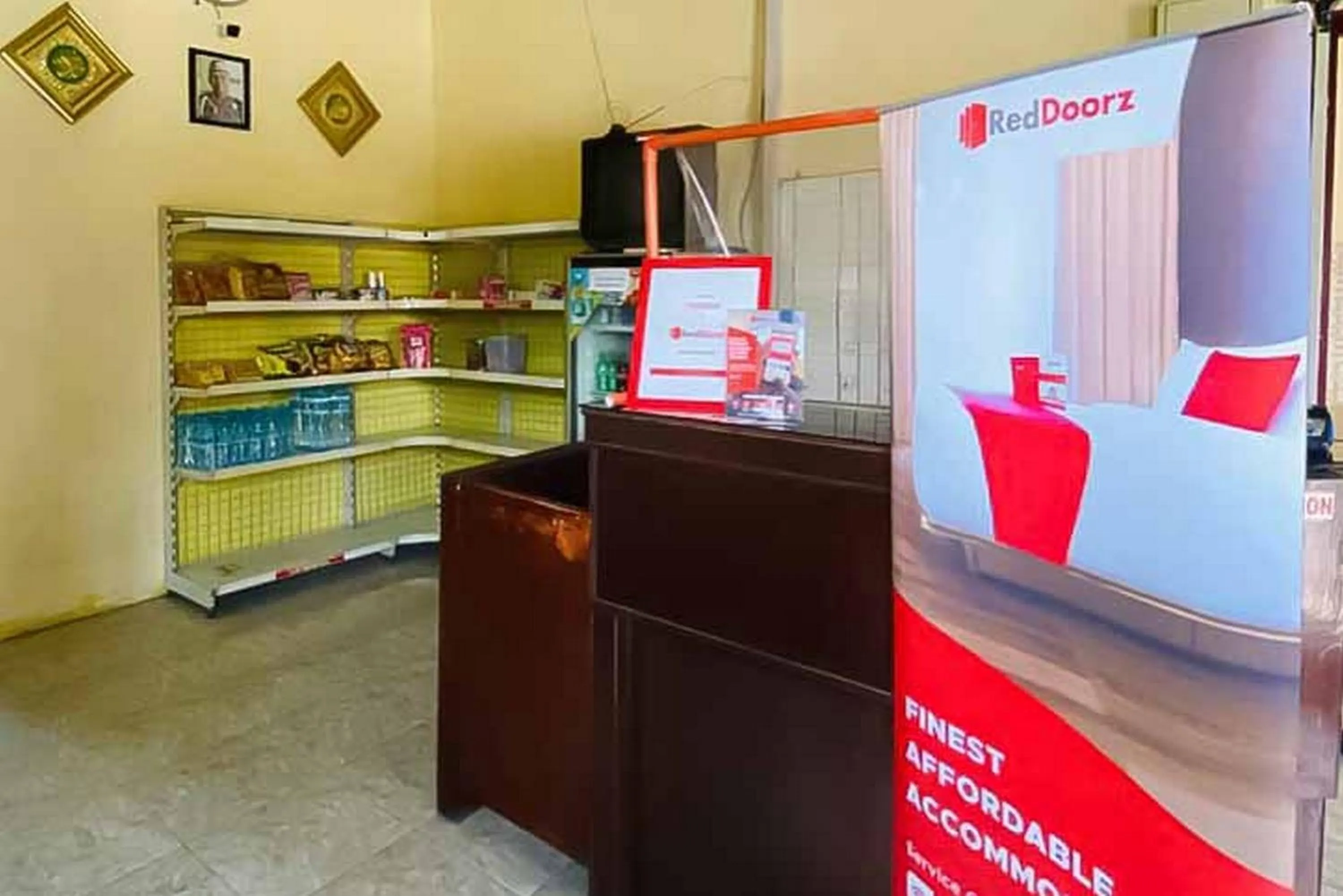 Lobby or reception in RedDoorz Syariah near T1 Juanda Airport 2