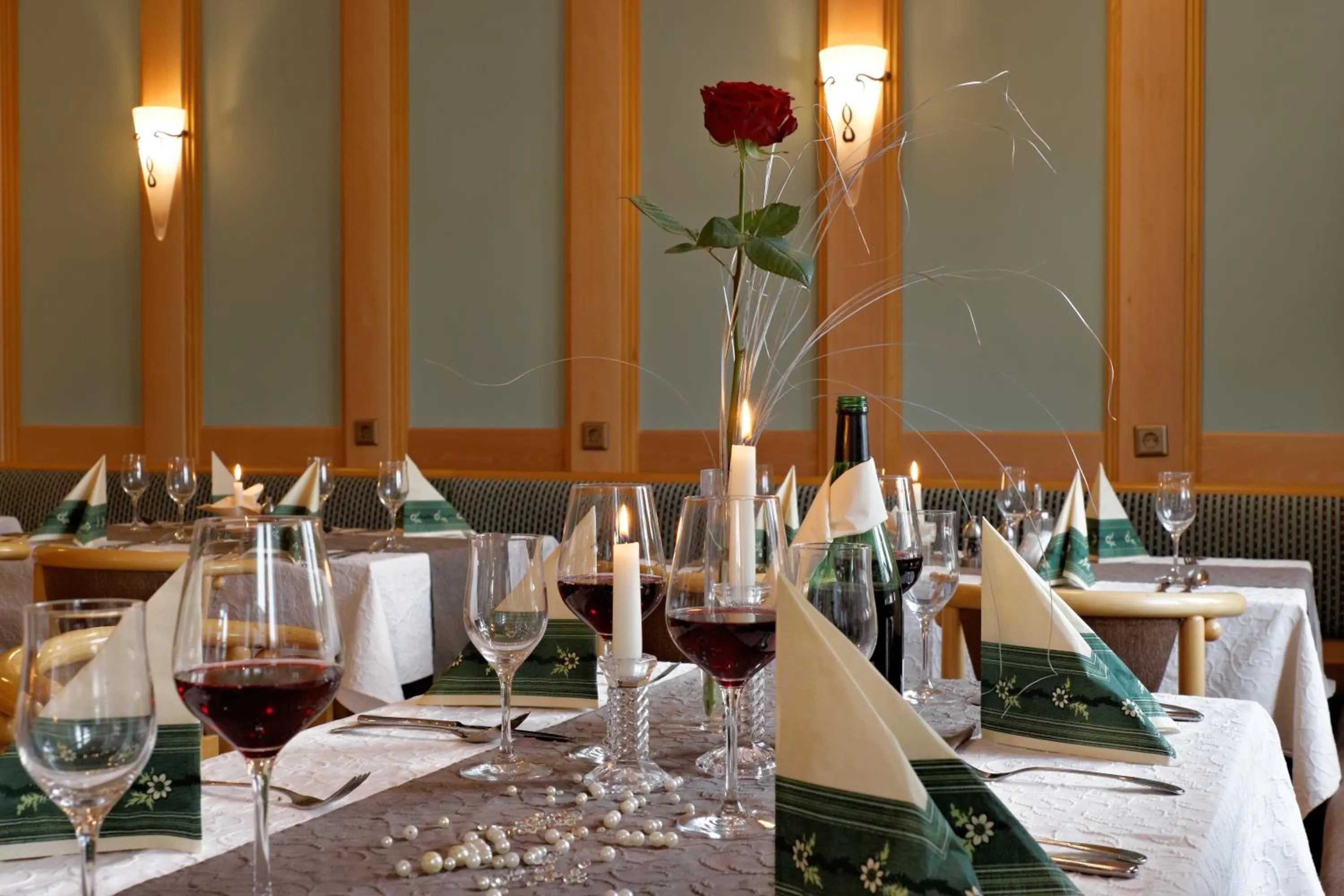 Restaurant/places to eat in Hotel-Restaurant Früchtl