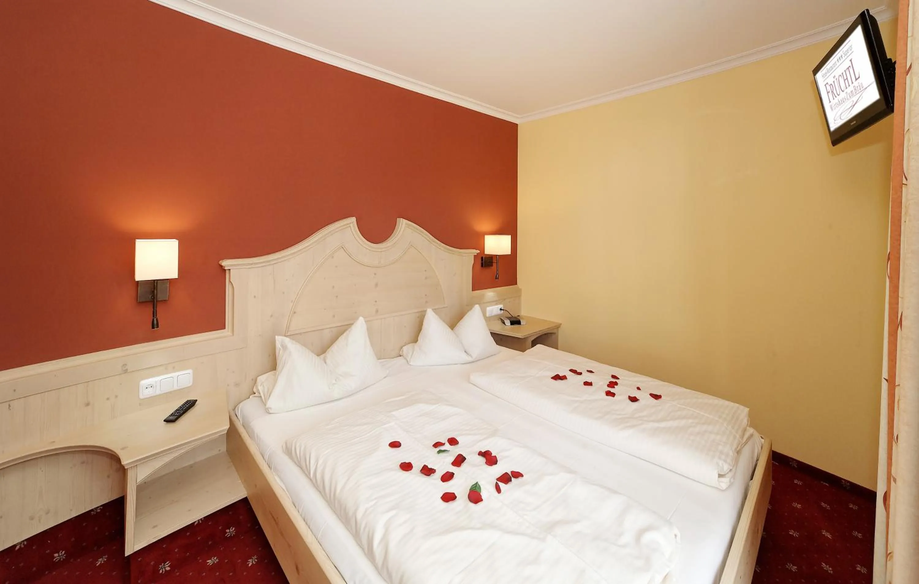 Bedroom, Bed in Hotel-Restaurant Früchtl