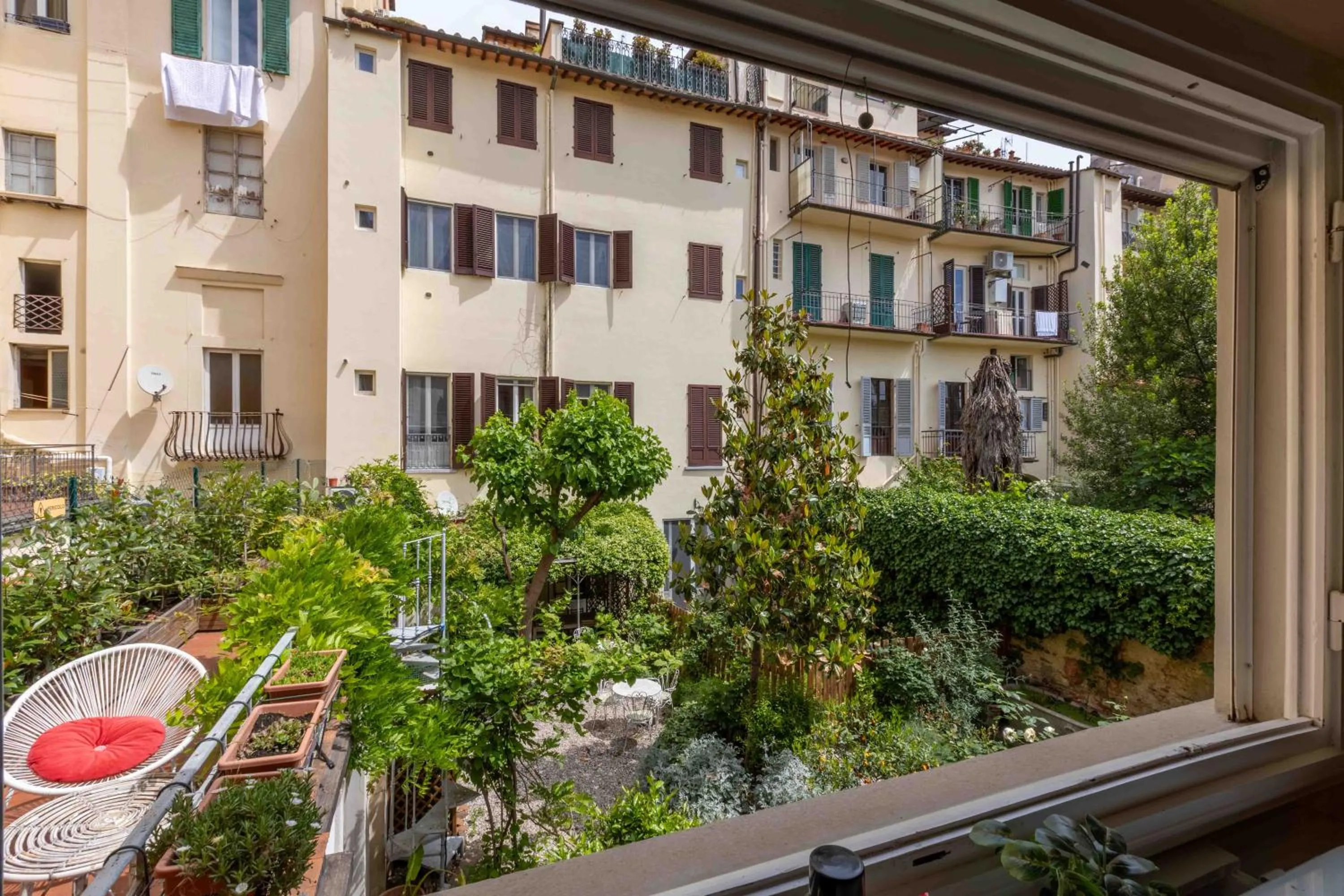 Garden view in Secret Garden Firenze B&B