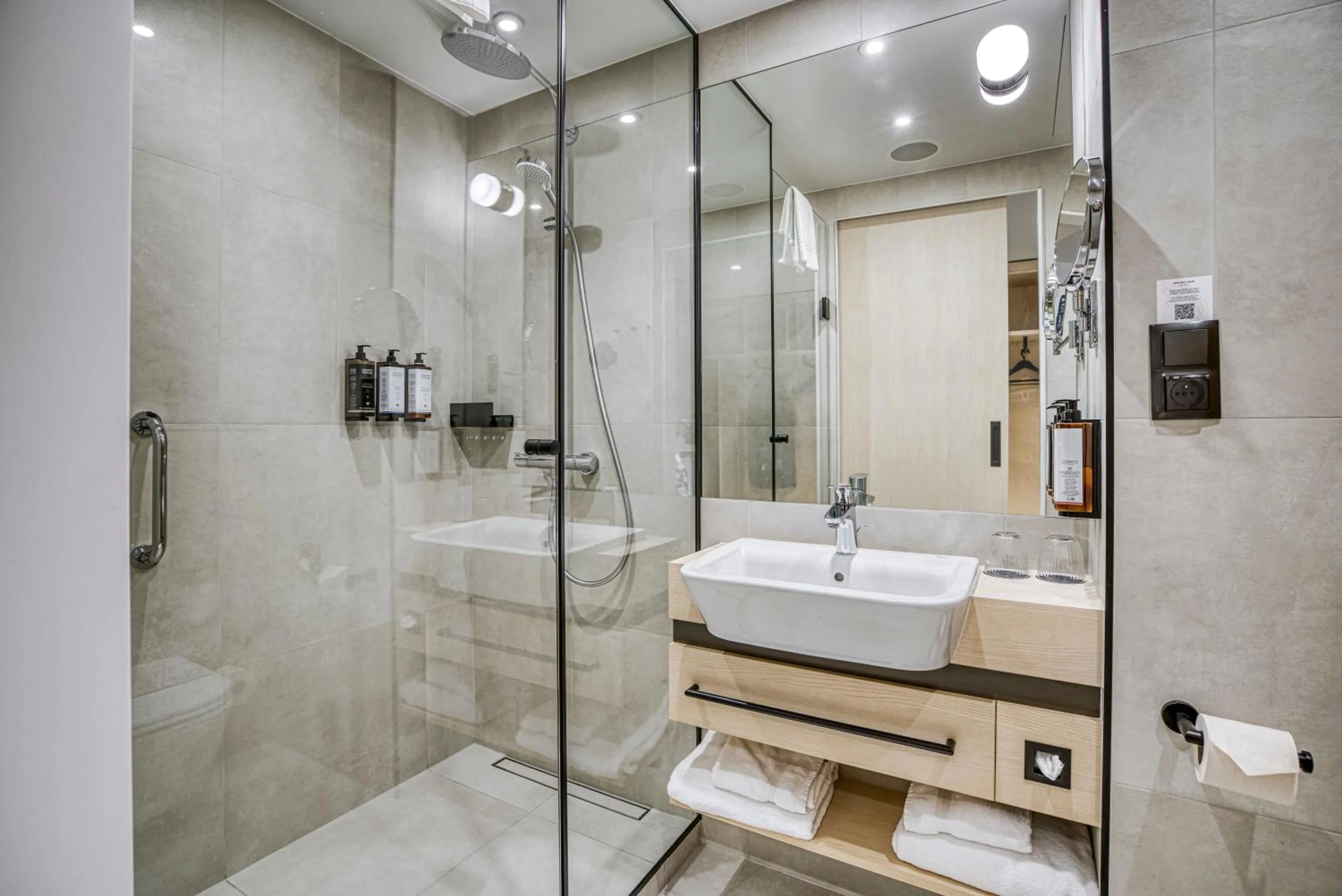 Shower in Mercure Katowice Centrum
