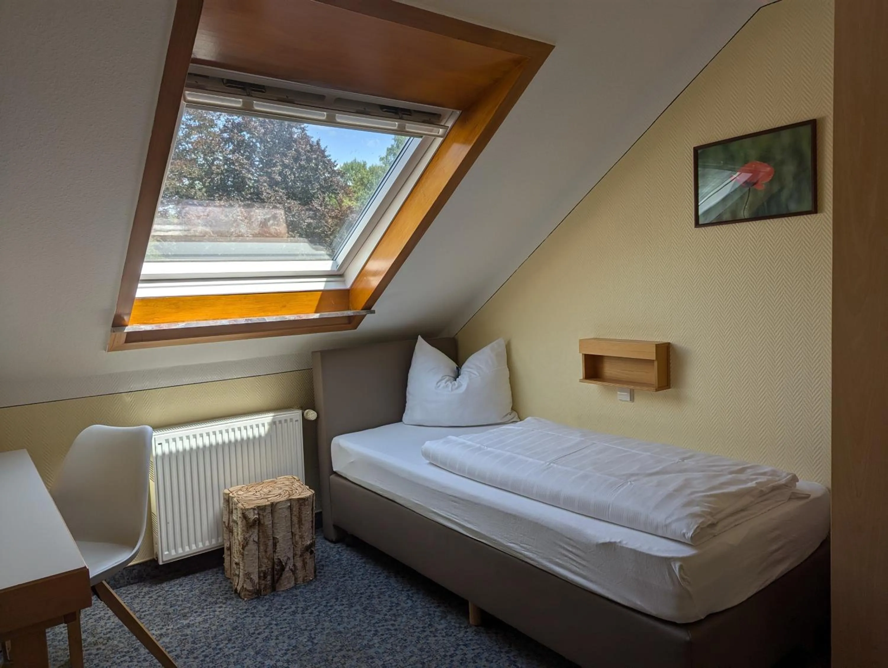 Photo of the whole room, Bed in Landhotel Karrenberg