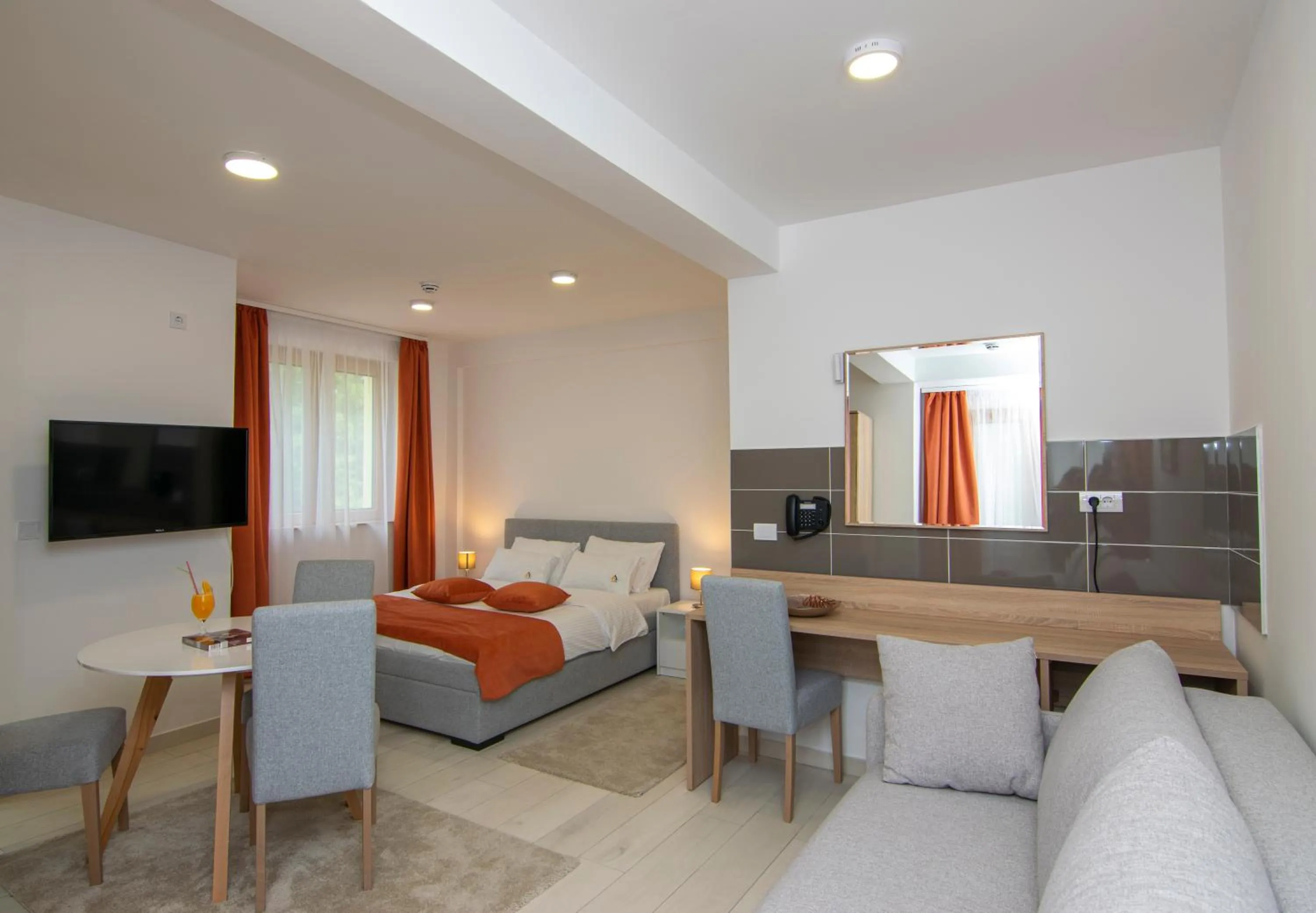 Text overlay in Hotel Agape