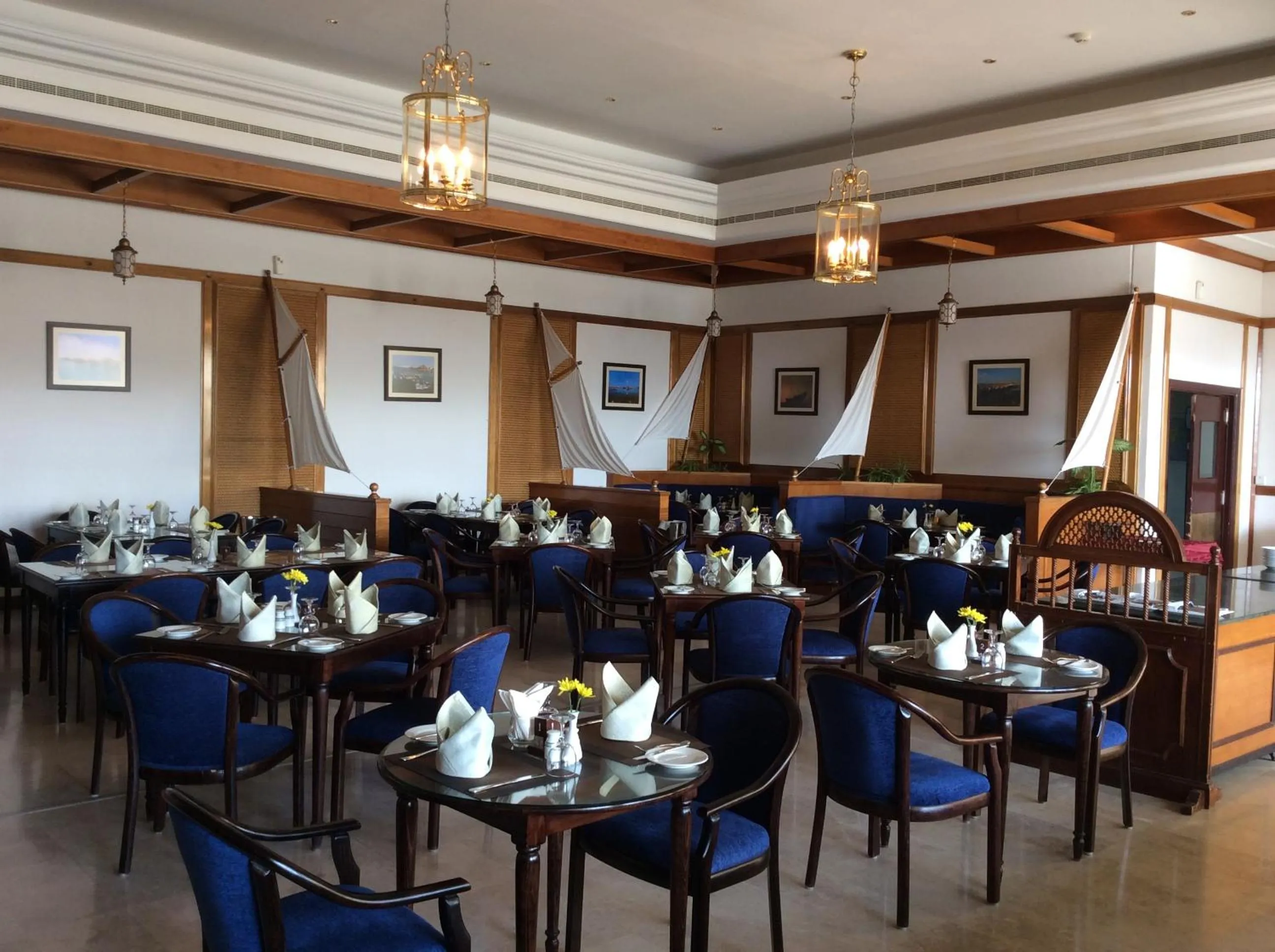 Restaurant/places to eat in Best Western Sur