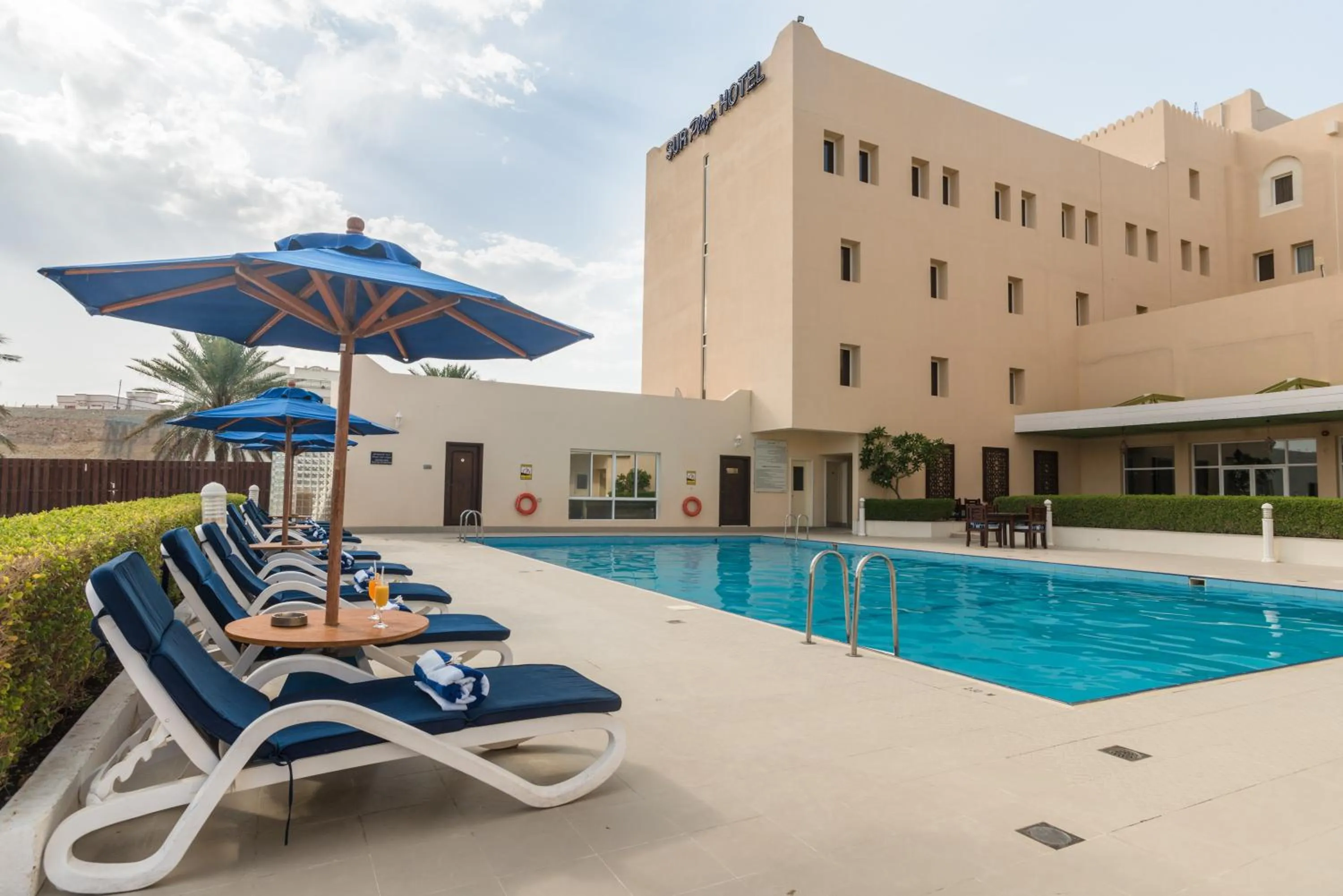 Swimming pool in Best Western Sur