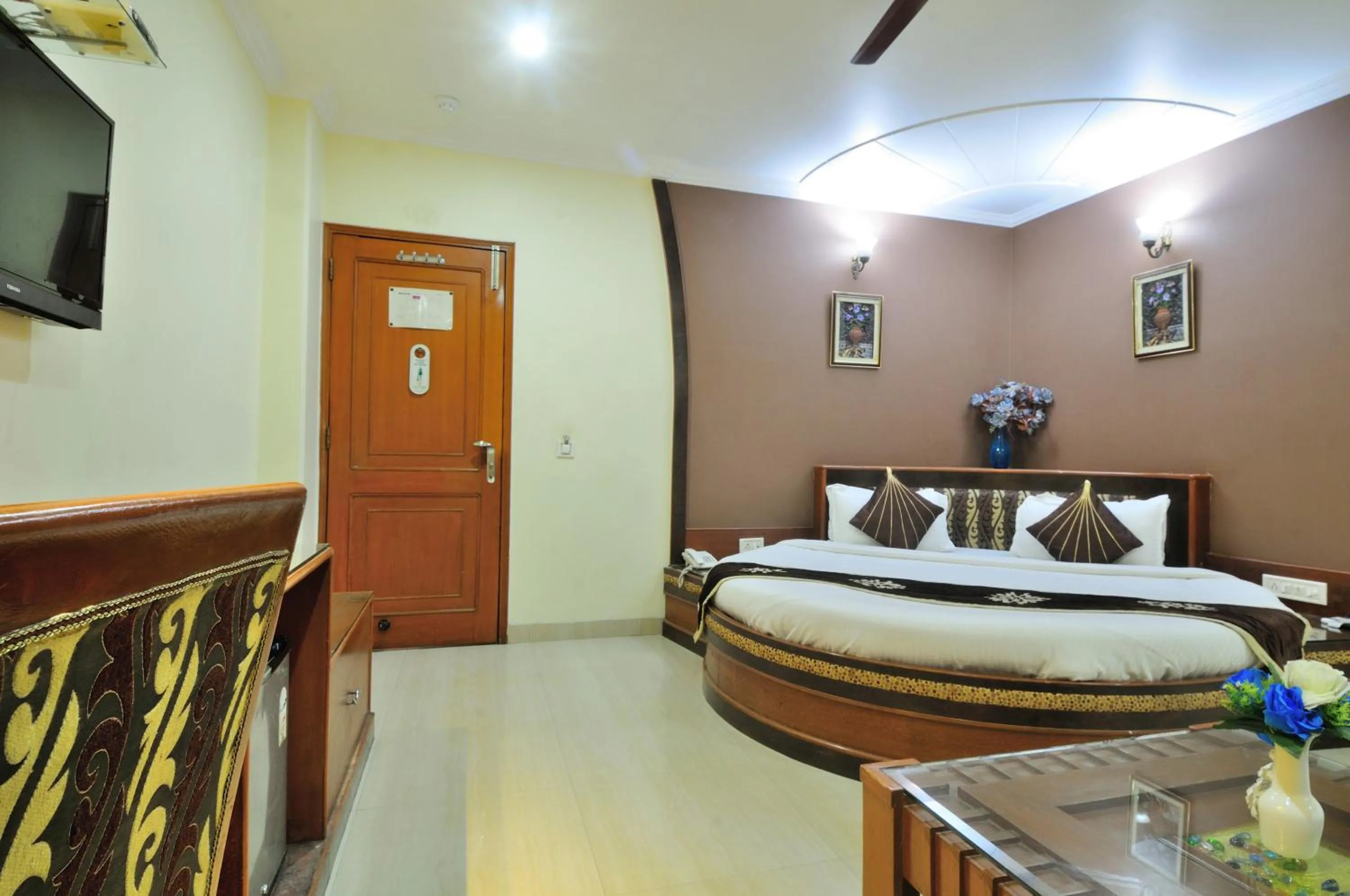Bed in Hotel Maharaja Residency