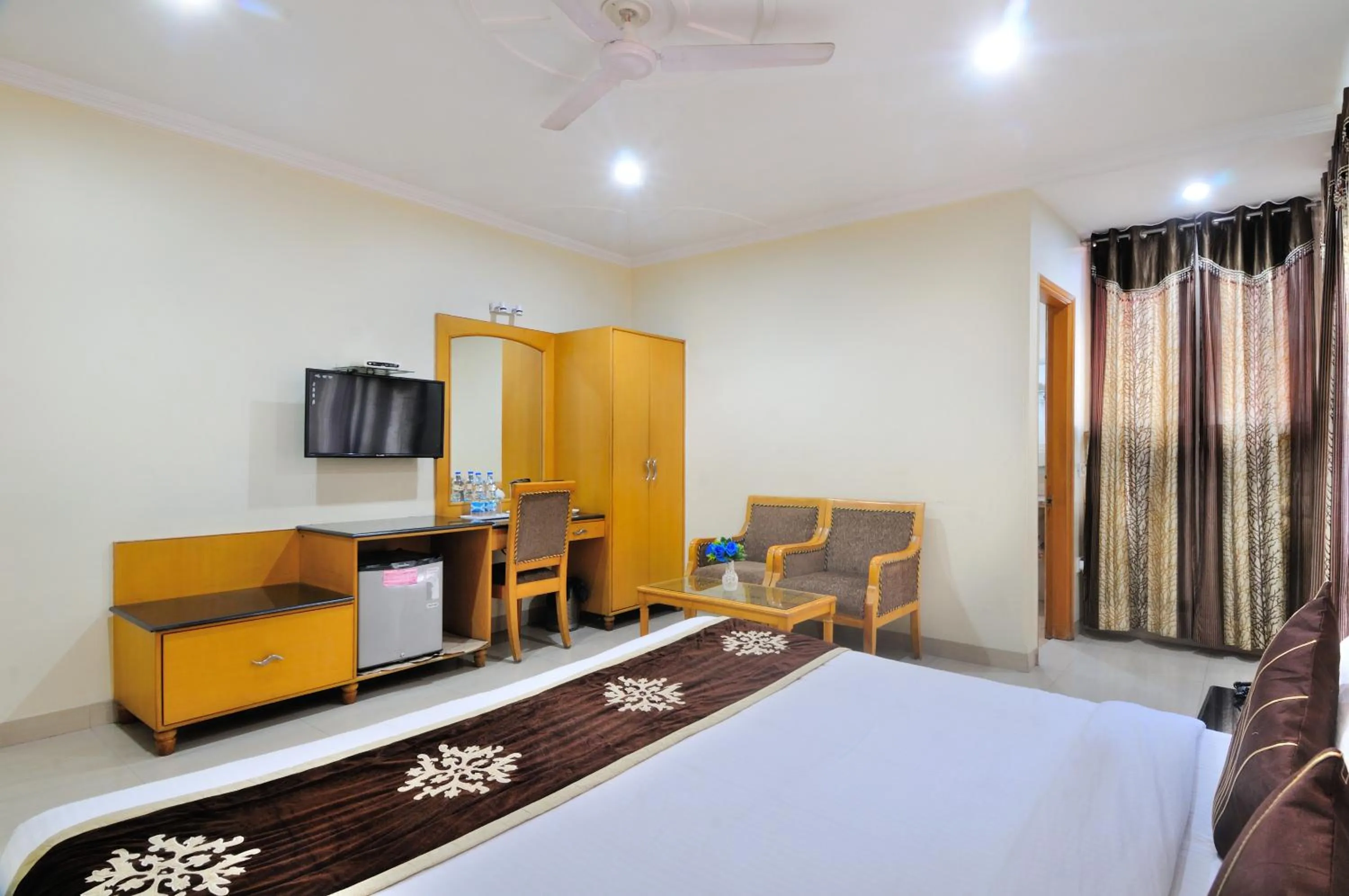 Photo of the whole room in Hotel Maharaja Residency