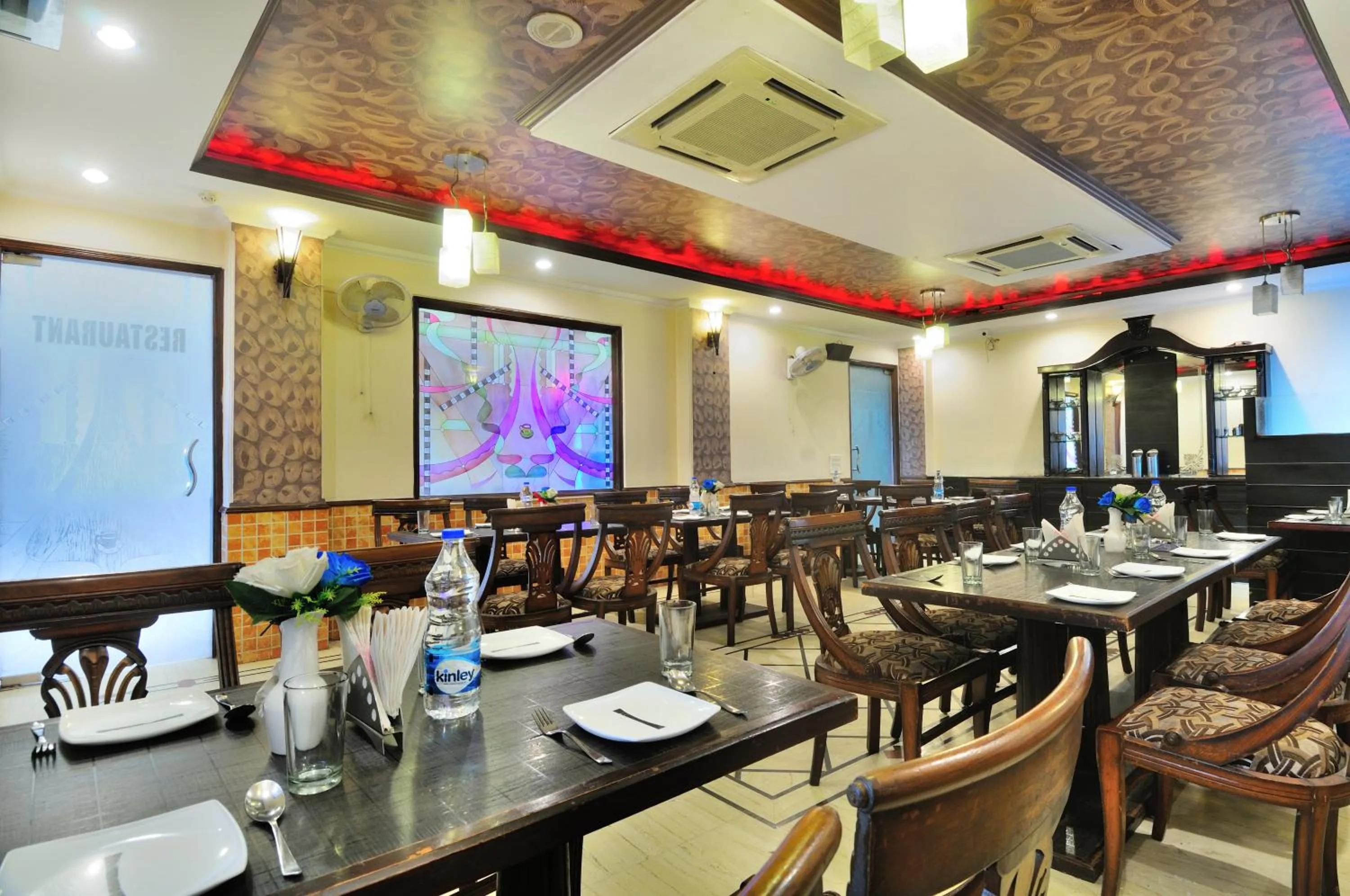 Restaurant/Places to Eat in Hotel Maharaja Residency
