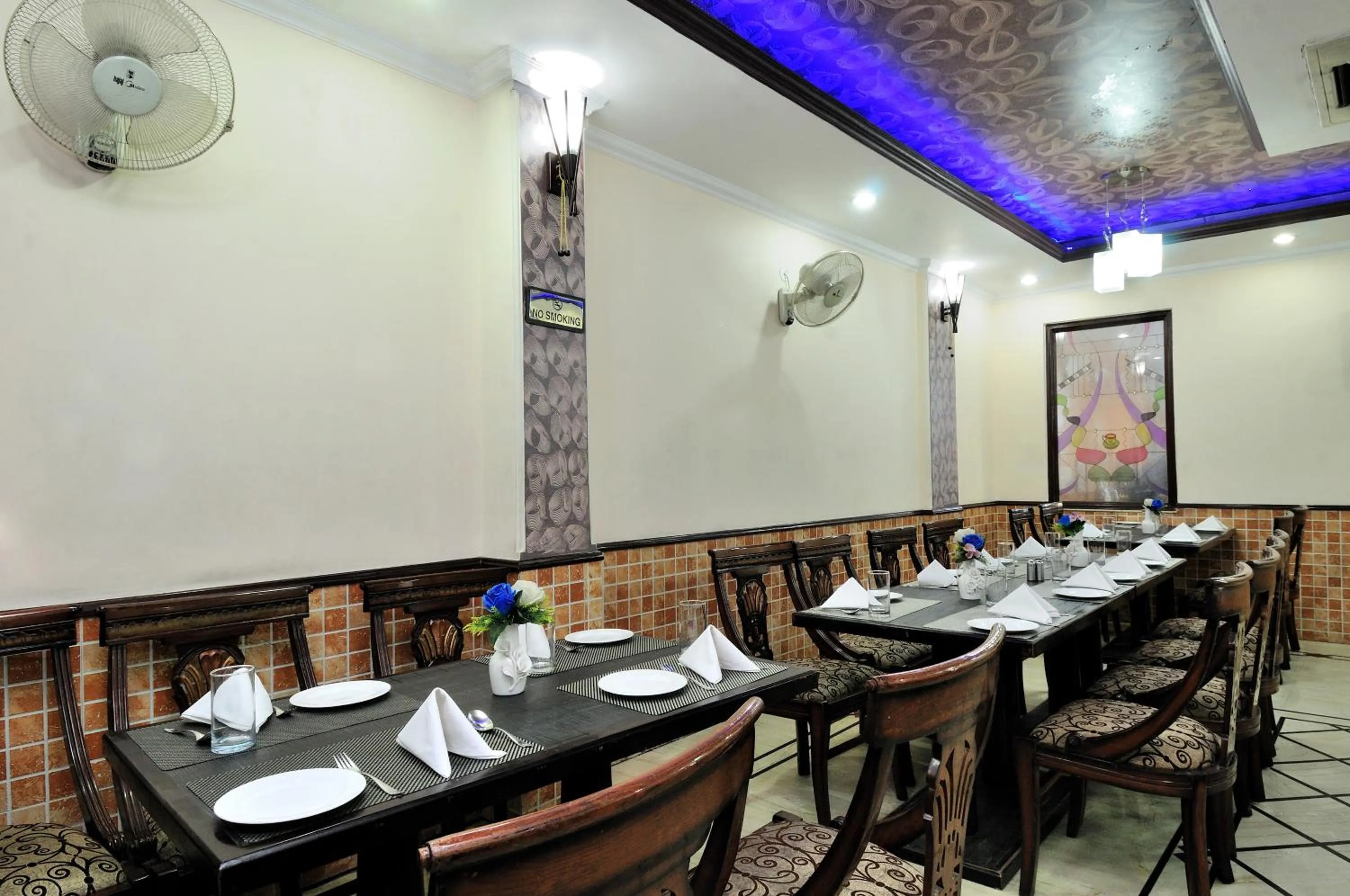 Restaurant/Places to Eat in Hotel Maharaja Residency