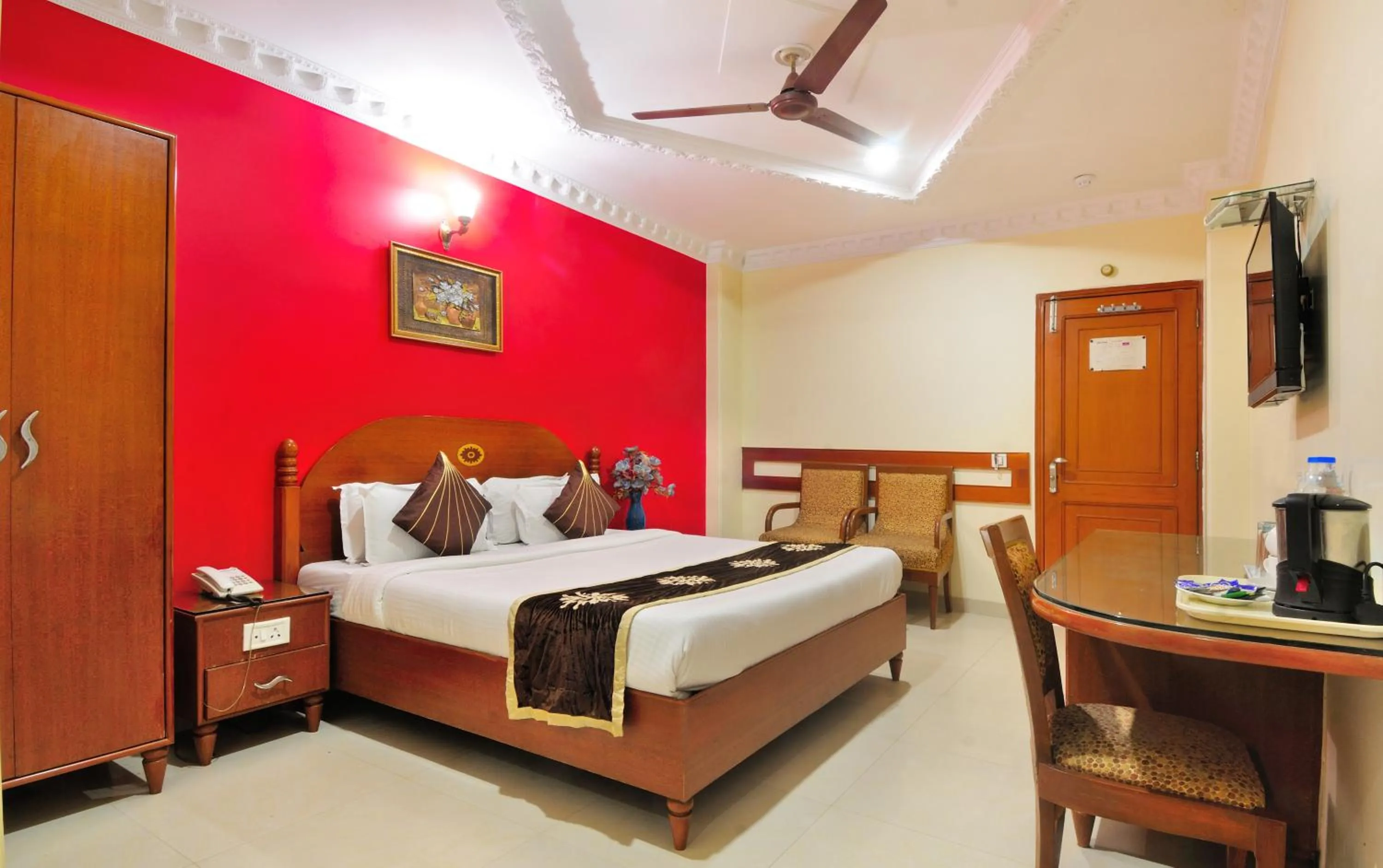 Bed in Hotel Maharaja Residency