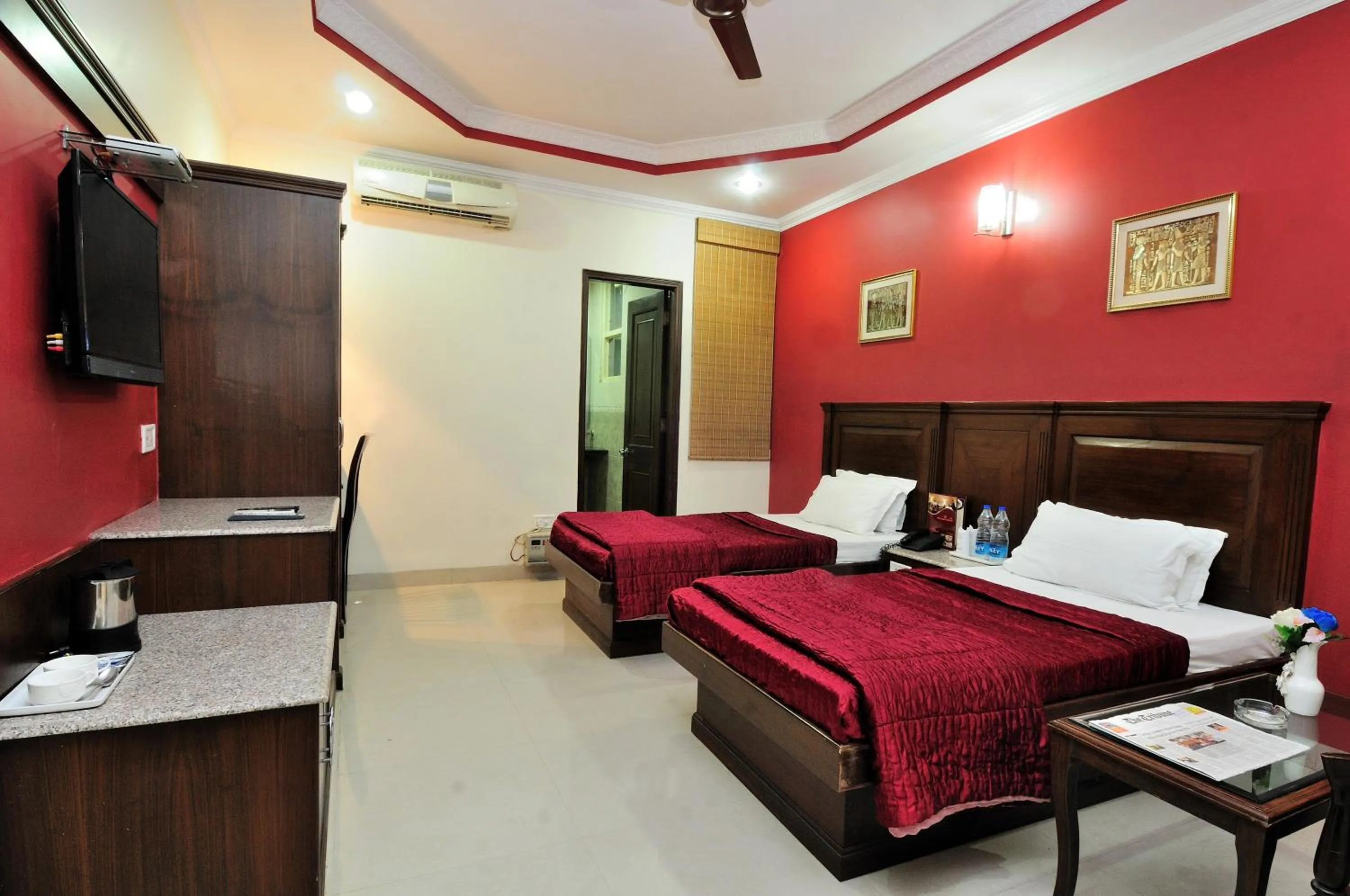 Bed in Hotel Maharaja Residency