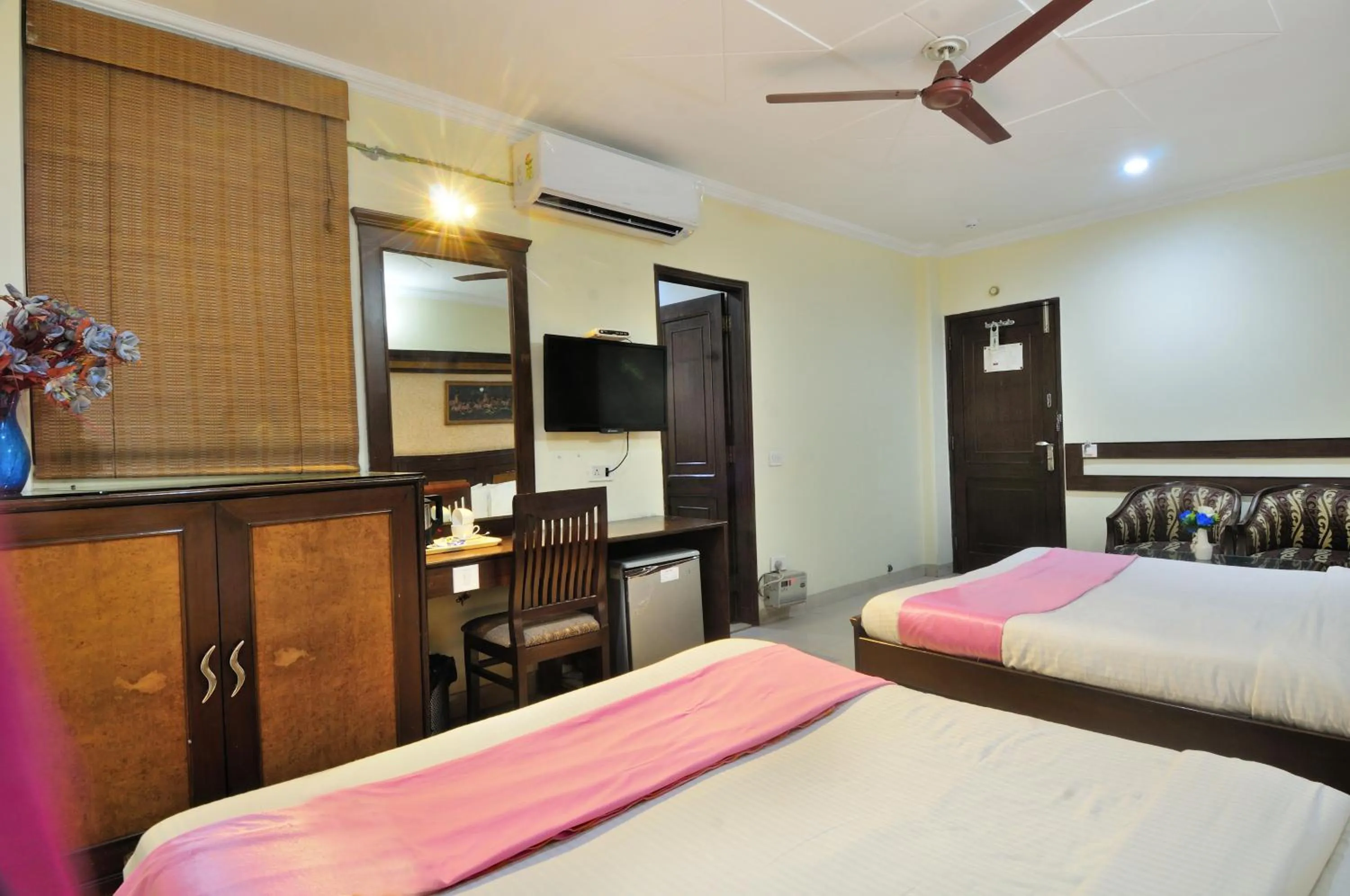 Bed in Hotel Maharaja Residency