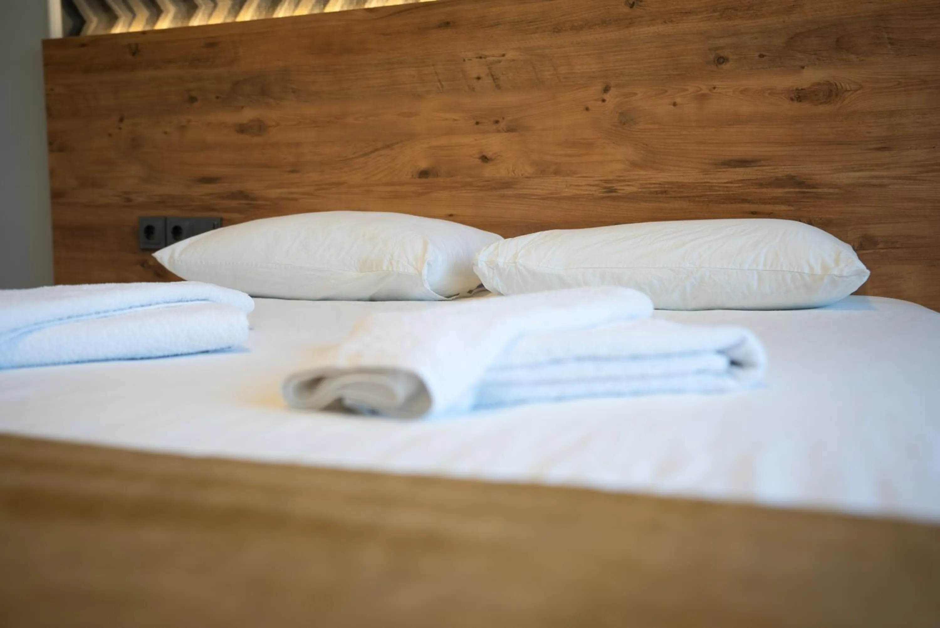 Photo of the whole room, Bed in Sav-ir Suit Otel