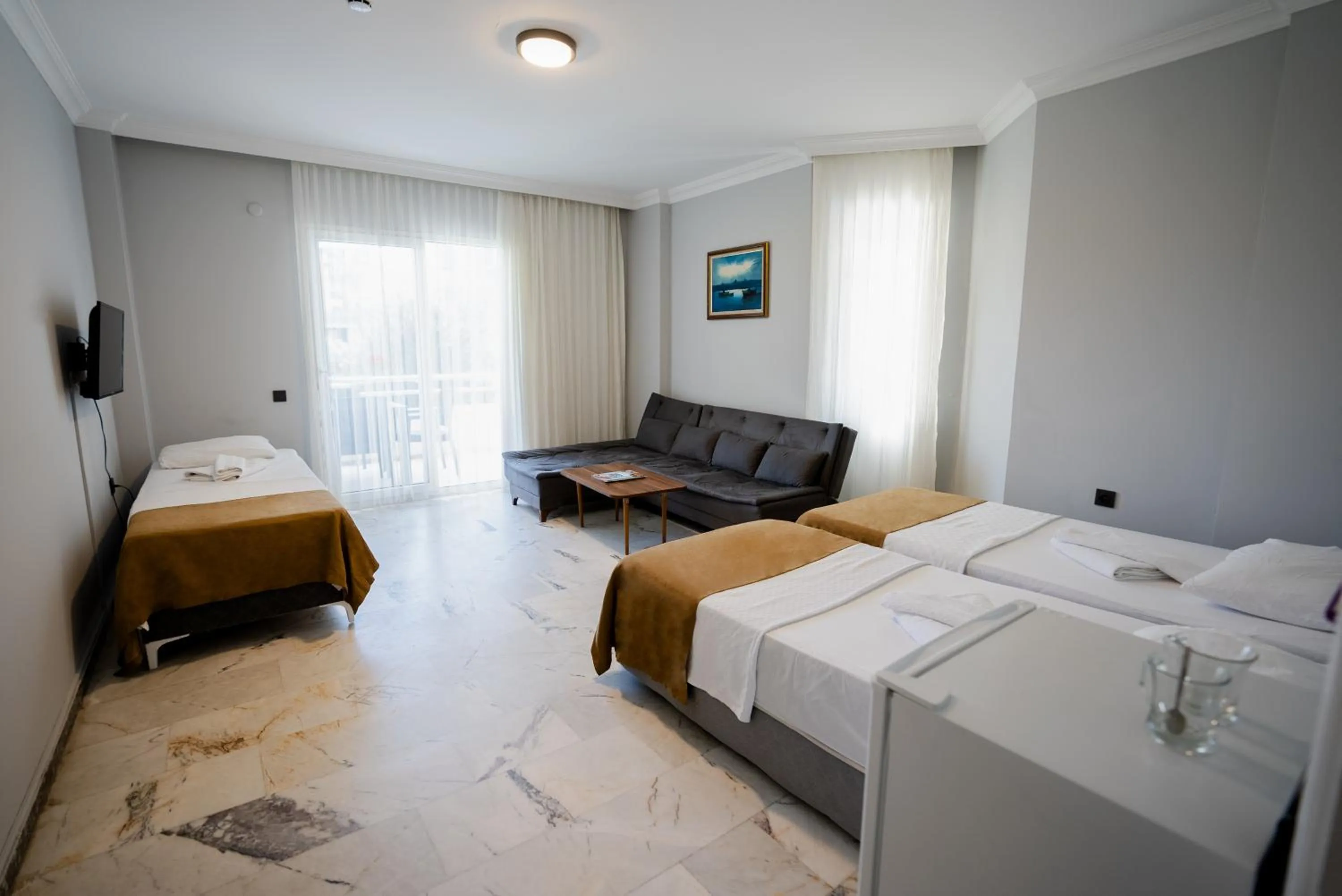 Photo of the whole room, Bed in Sav-ir Suit Otel