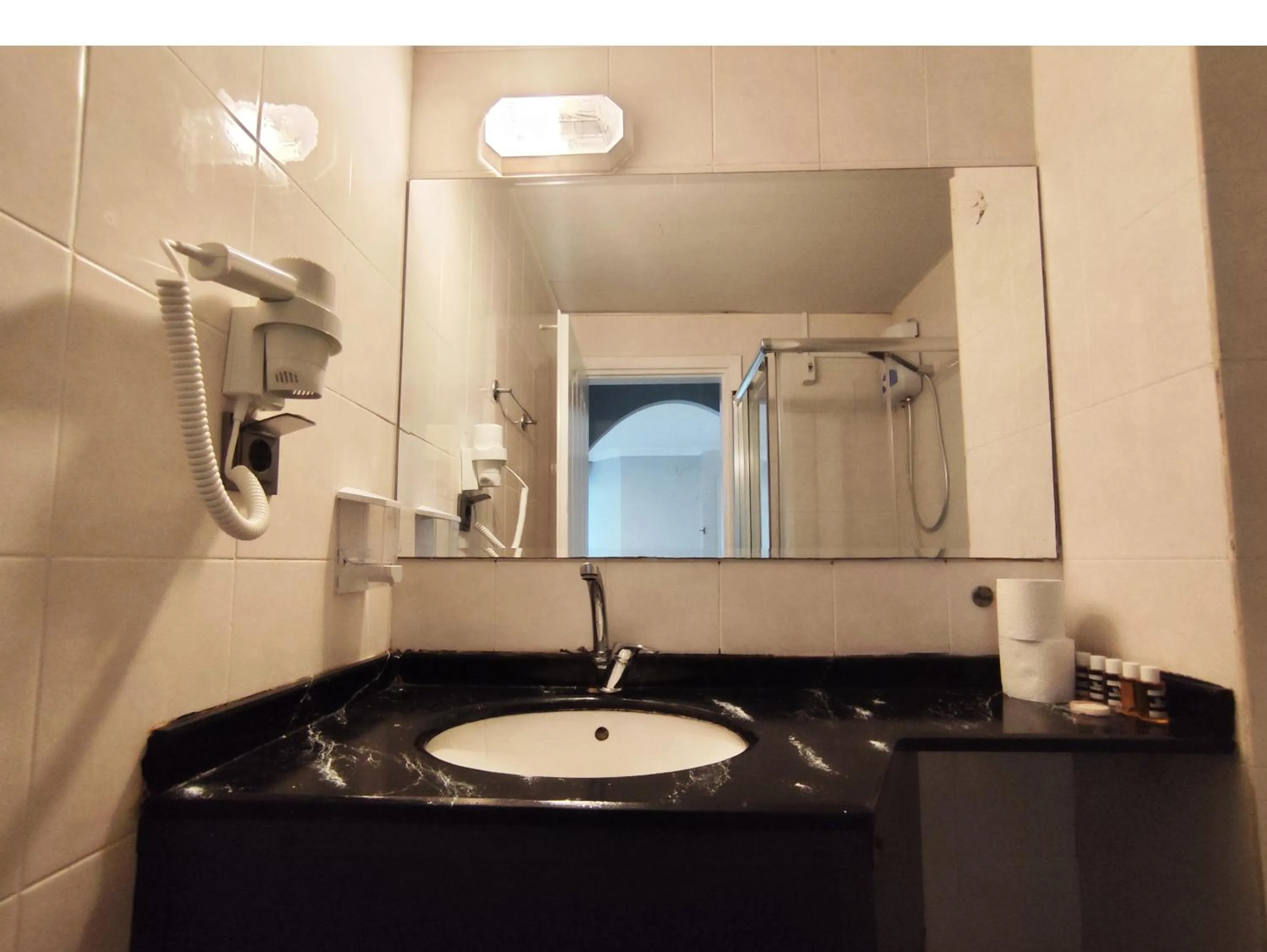 Photo of the whole room in Sav-ir Suit Otel