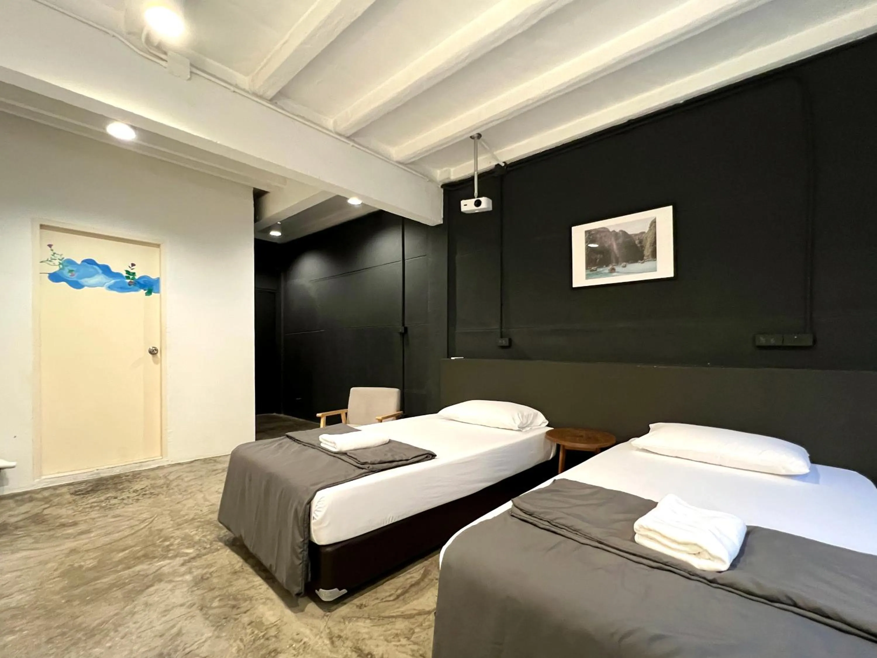 Bed in Chatel Samyan - Self check-in