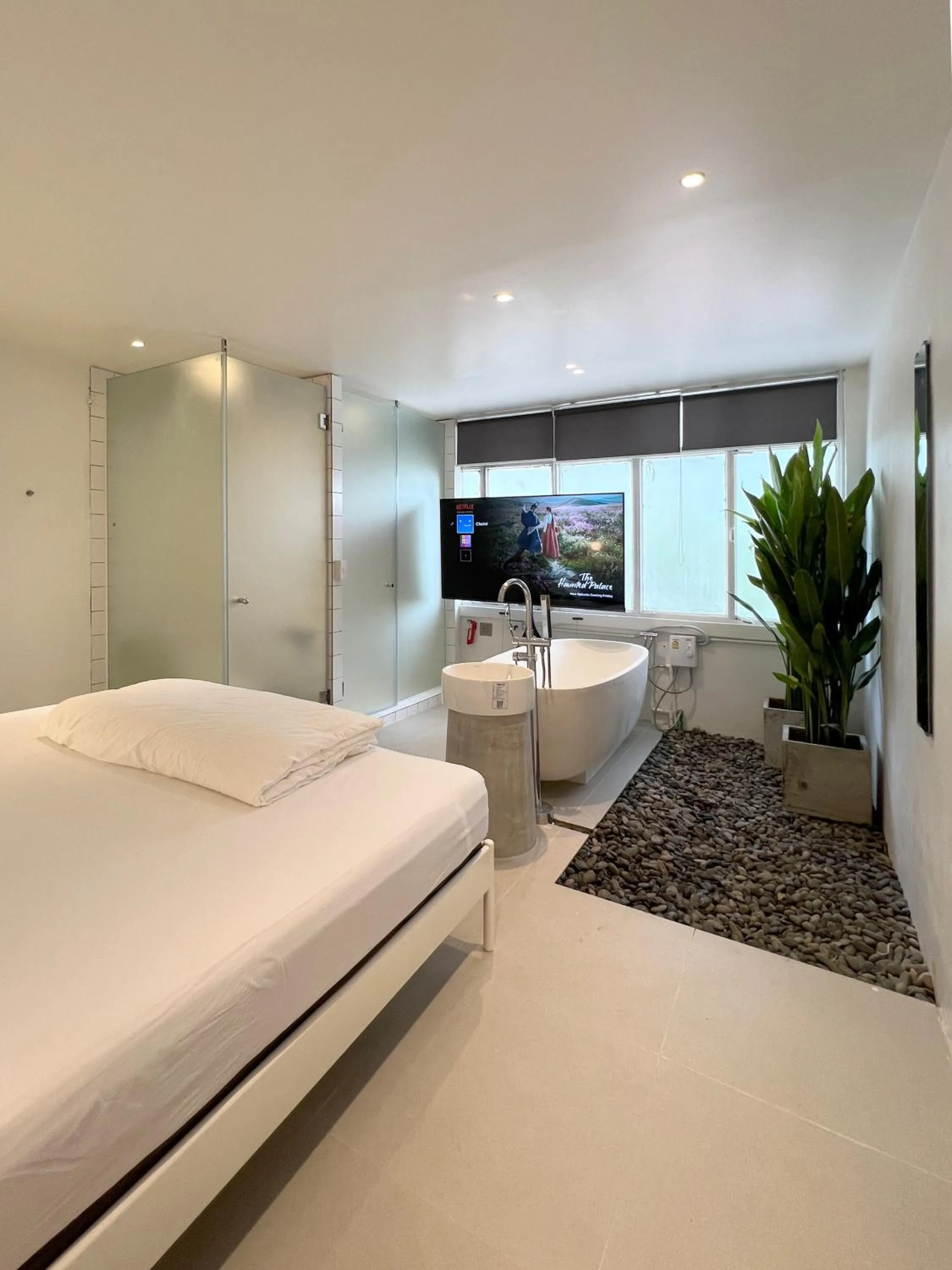 Bed in Chatel Samyan - Self check-in