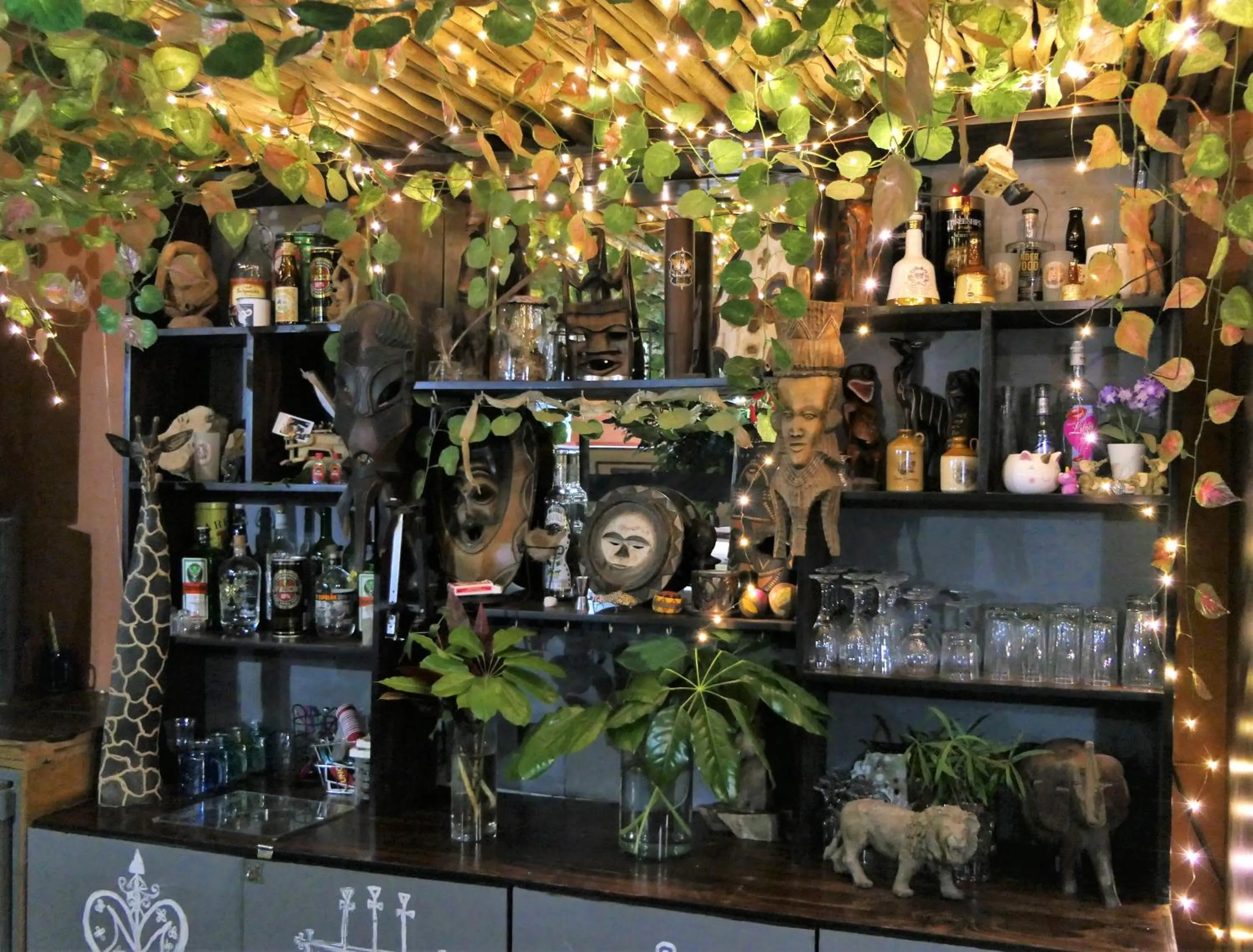 Lounge or bar in Hazyview Adventure Backpackers