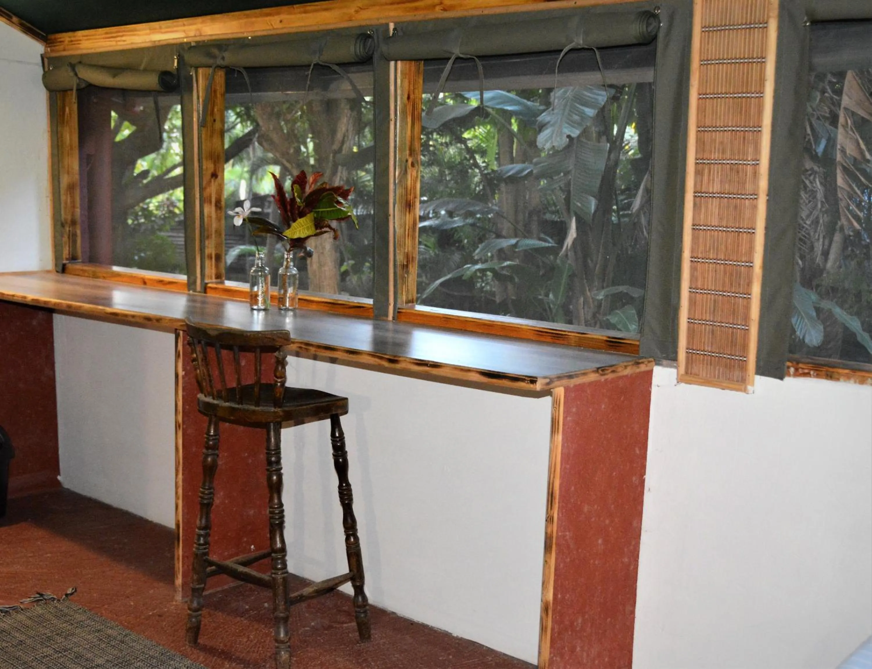 Dining area in Hazyview Adventure Backpackers