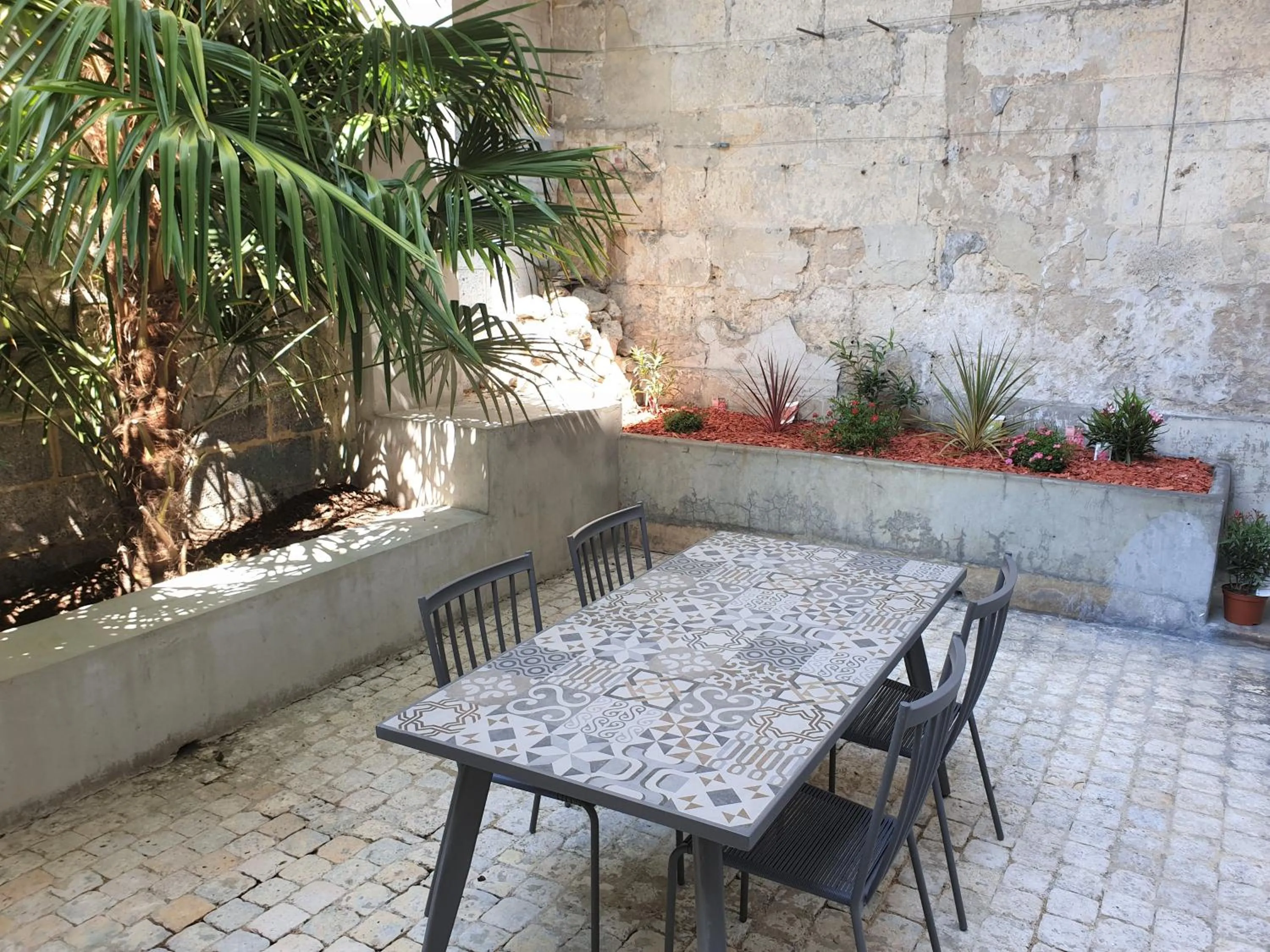 Property building in Meublés de l'Arsenal cœur de ville !