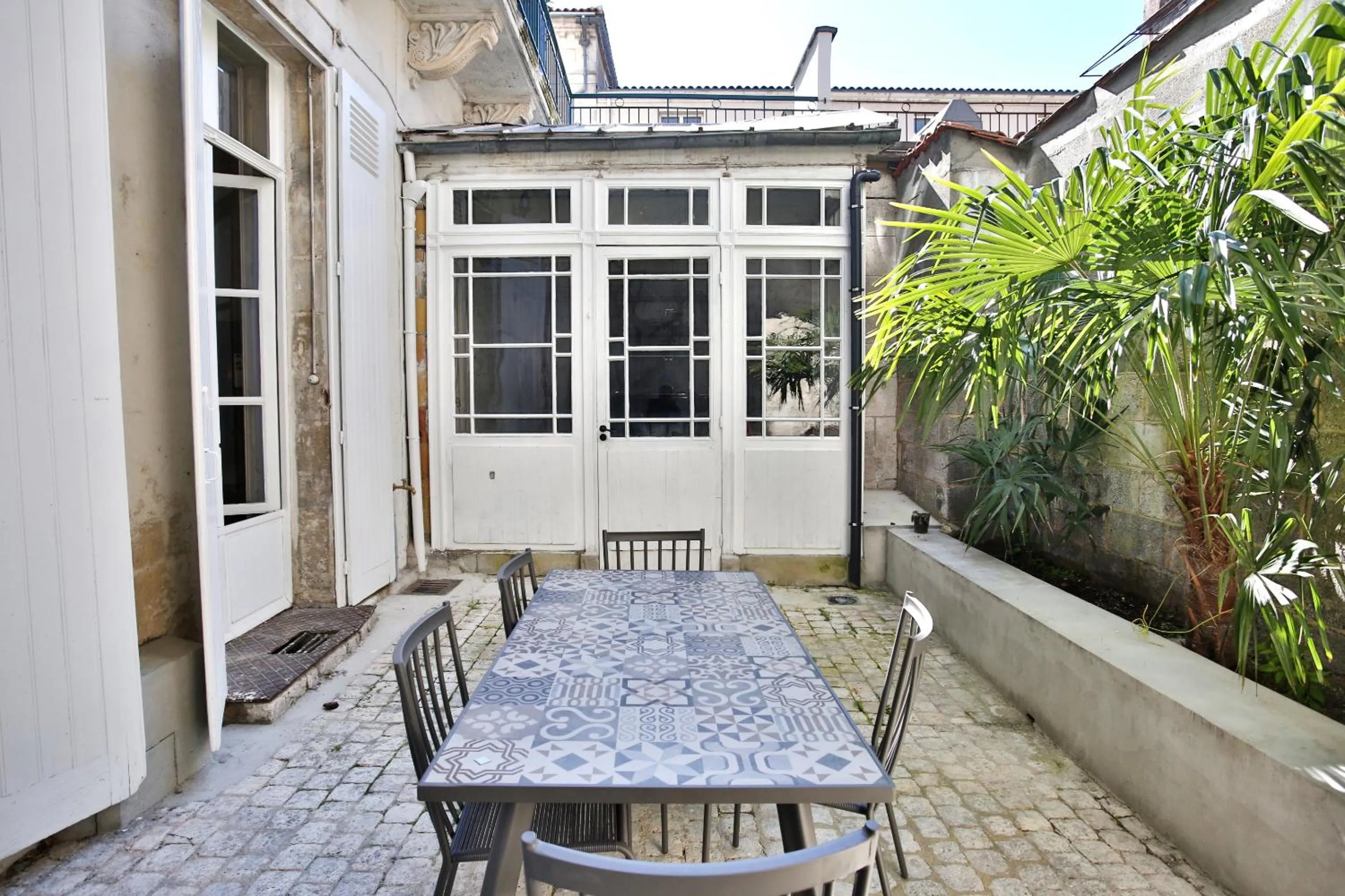 Property building in Meublés de l'Arsenal cœur de ville !