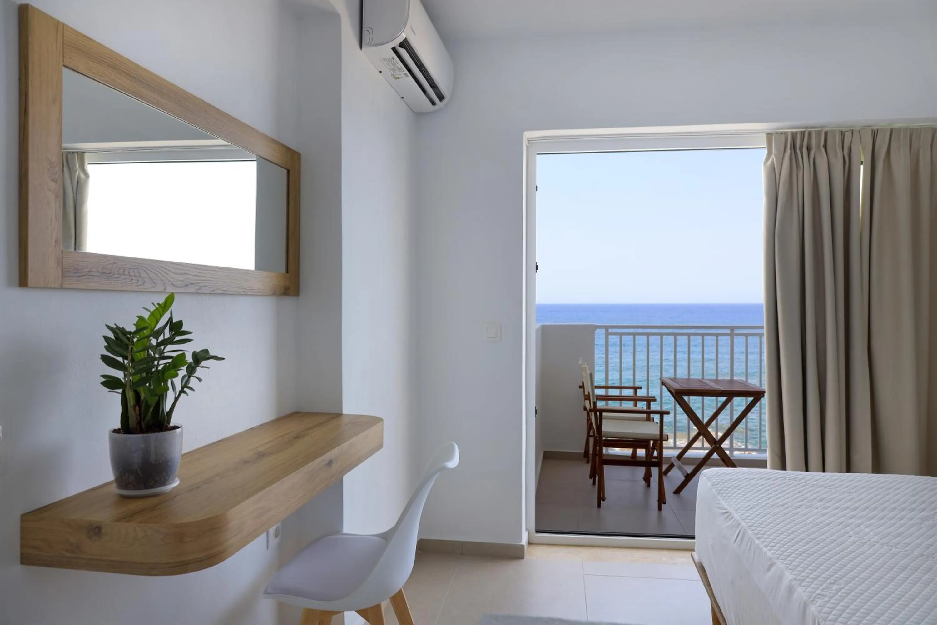 Balcony/Terrace, Bed in Sea Breeze Hotel