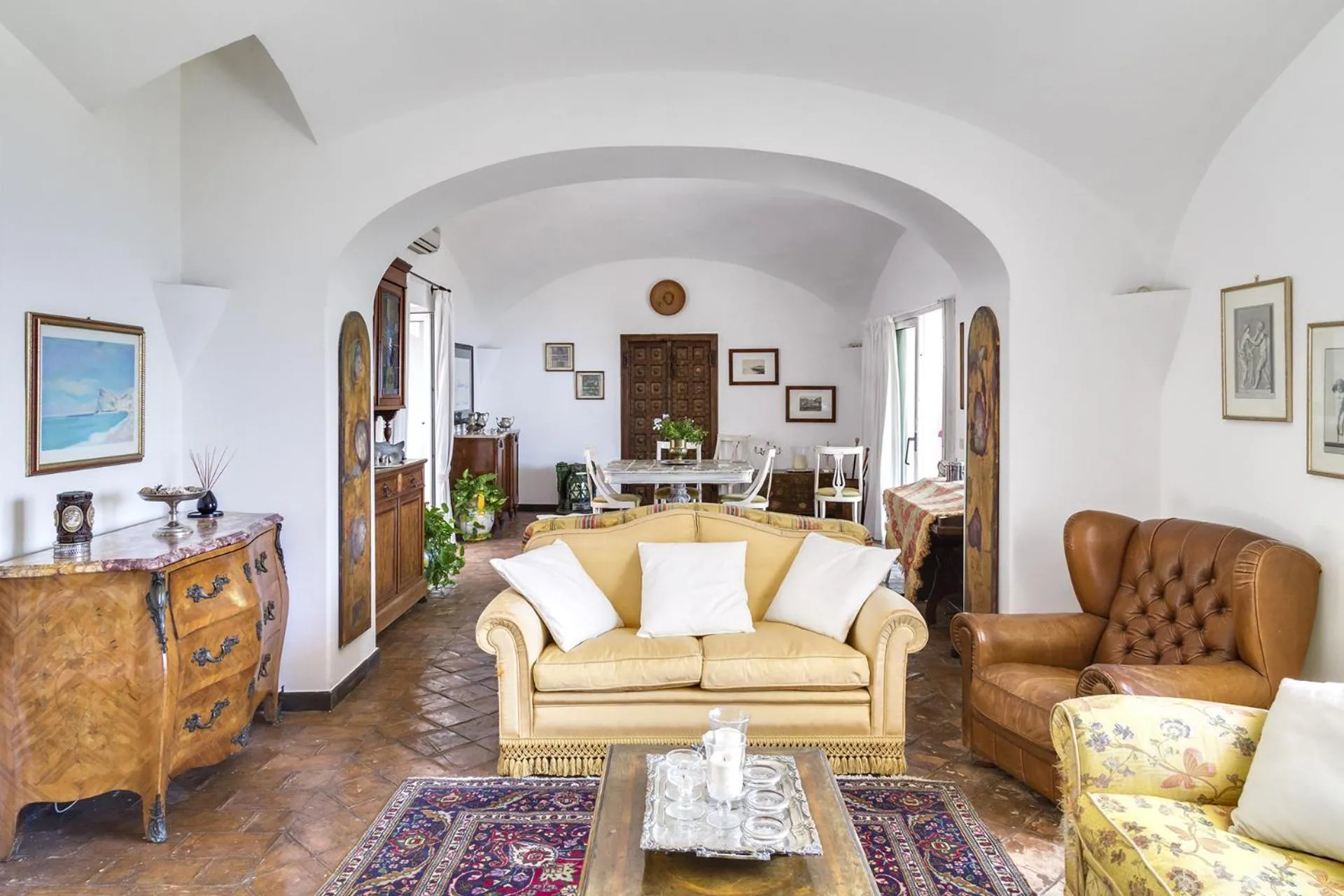 Communal lounge/ TV room in Amore Rentals - Villa Era