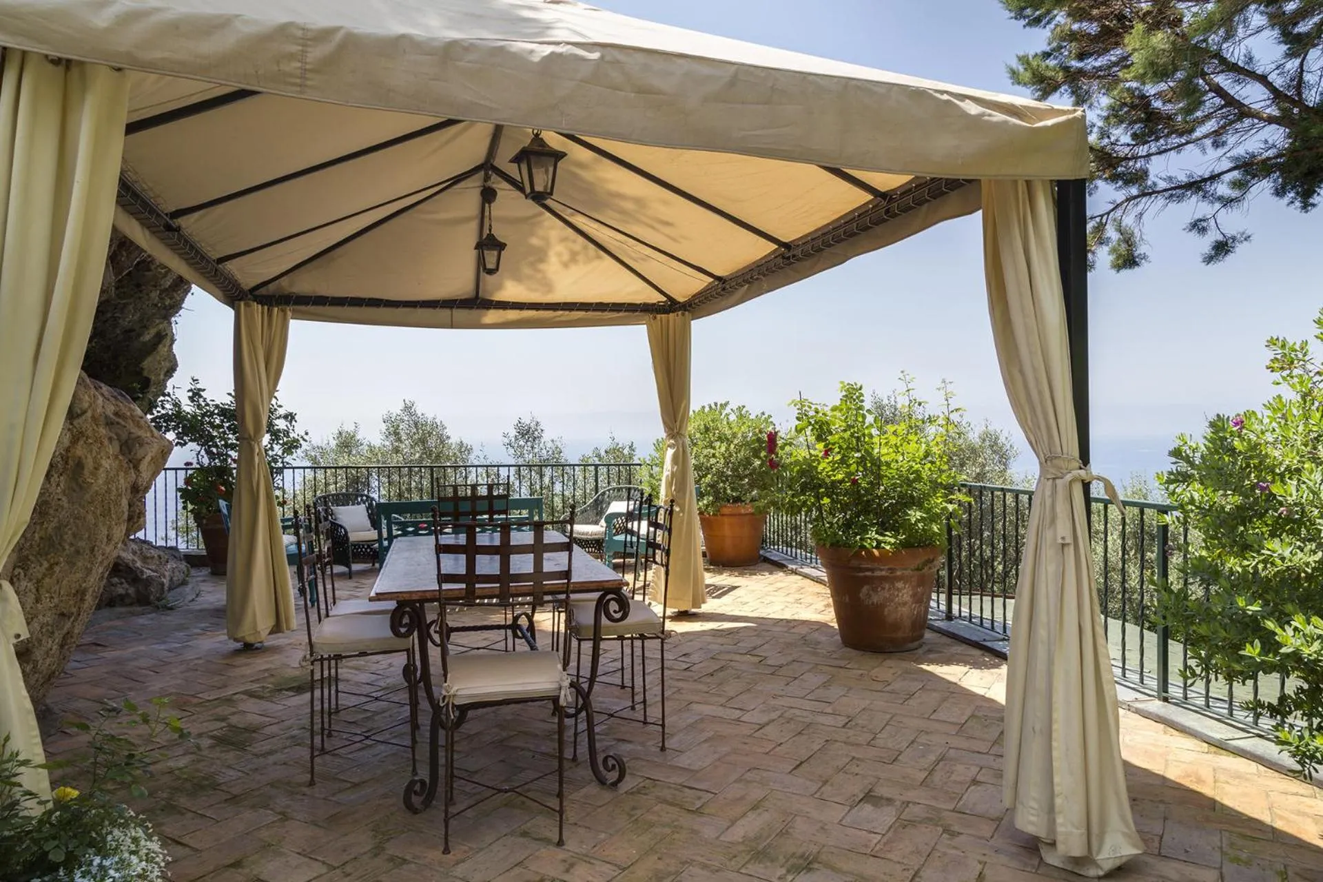Balcony/Terrace in Amore Rentals - Villa Era