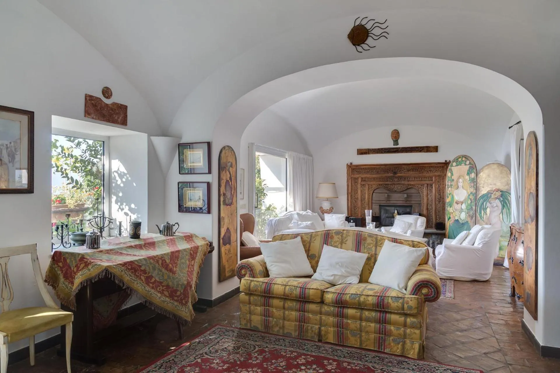 Communal lounge/ TV room in Amore Rentals - Villa Era