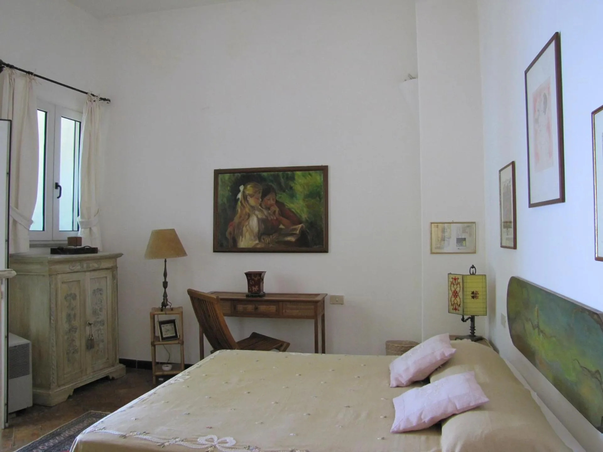 Bed in Amore Rentals - Villa Era