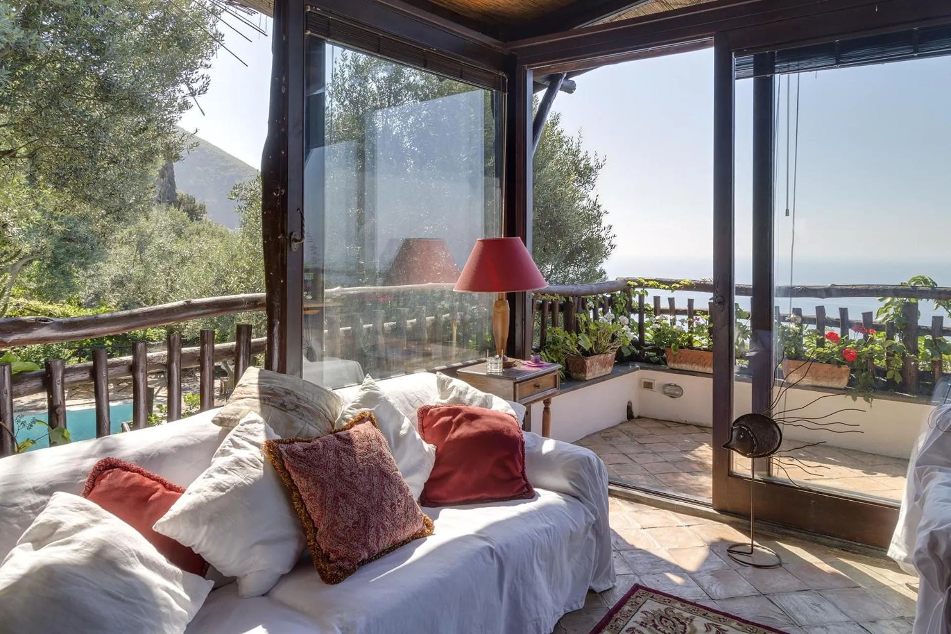 Bed in Amore Rentals - Villa Era