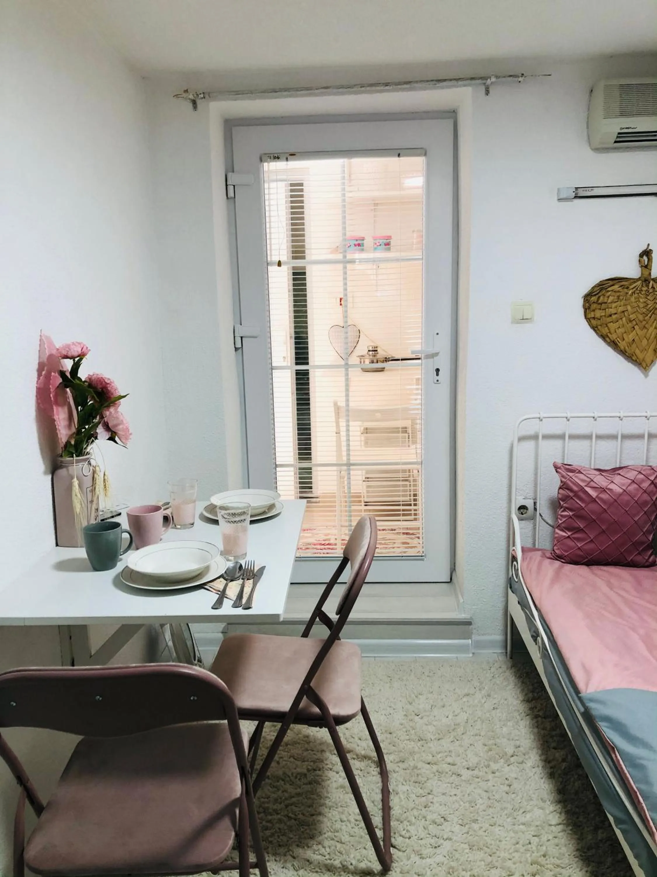 Dining area, Bed in Apartman Indira