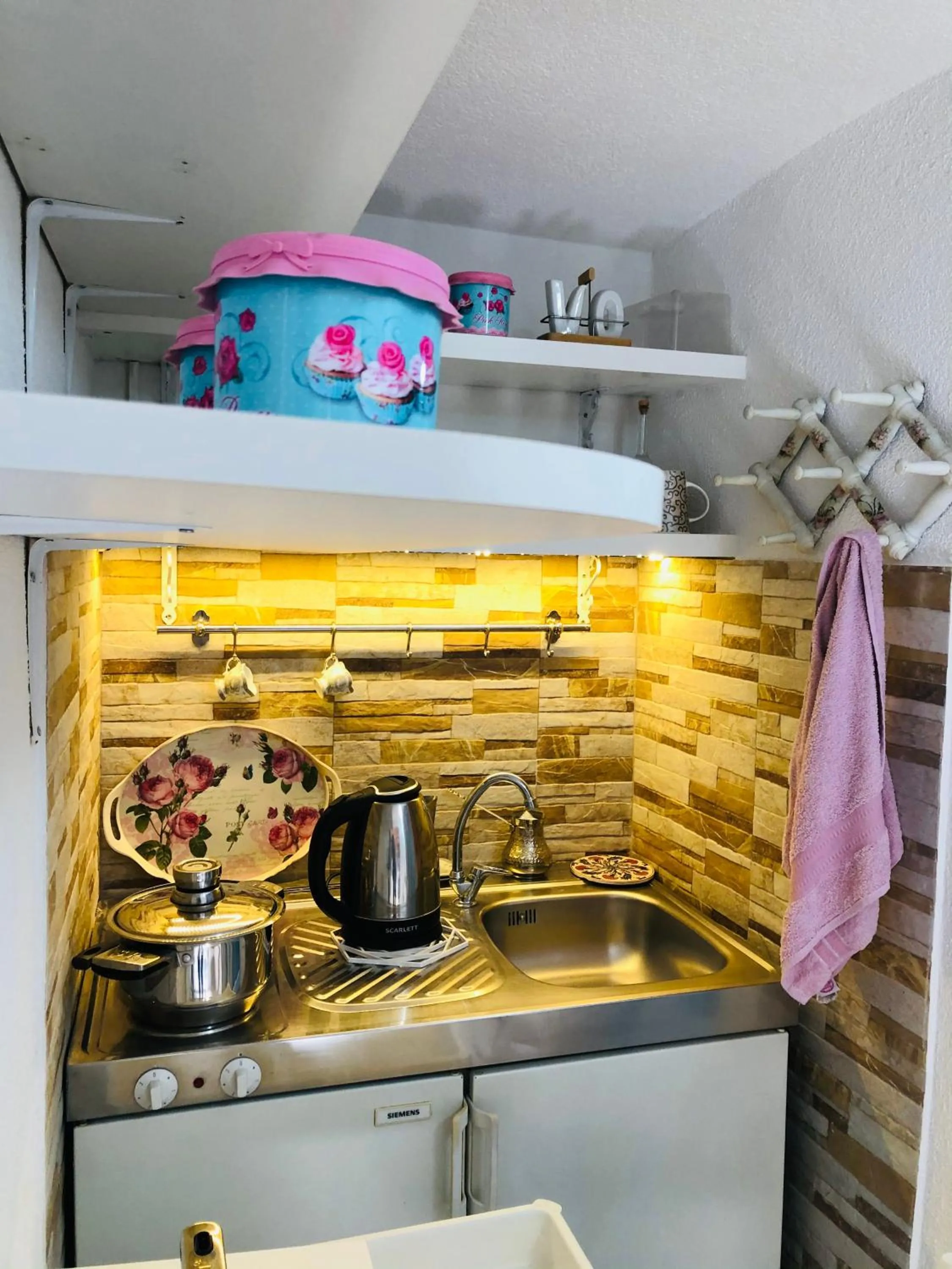 Communal kitchen in Apartman Indira