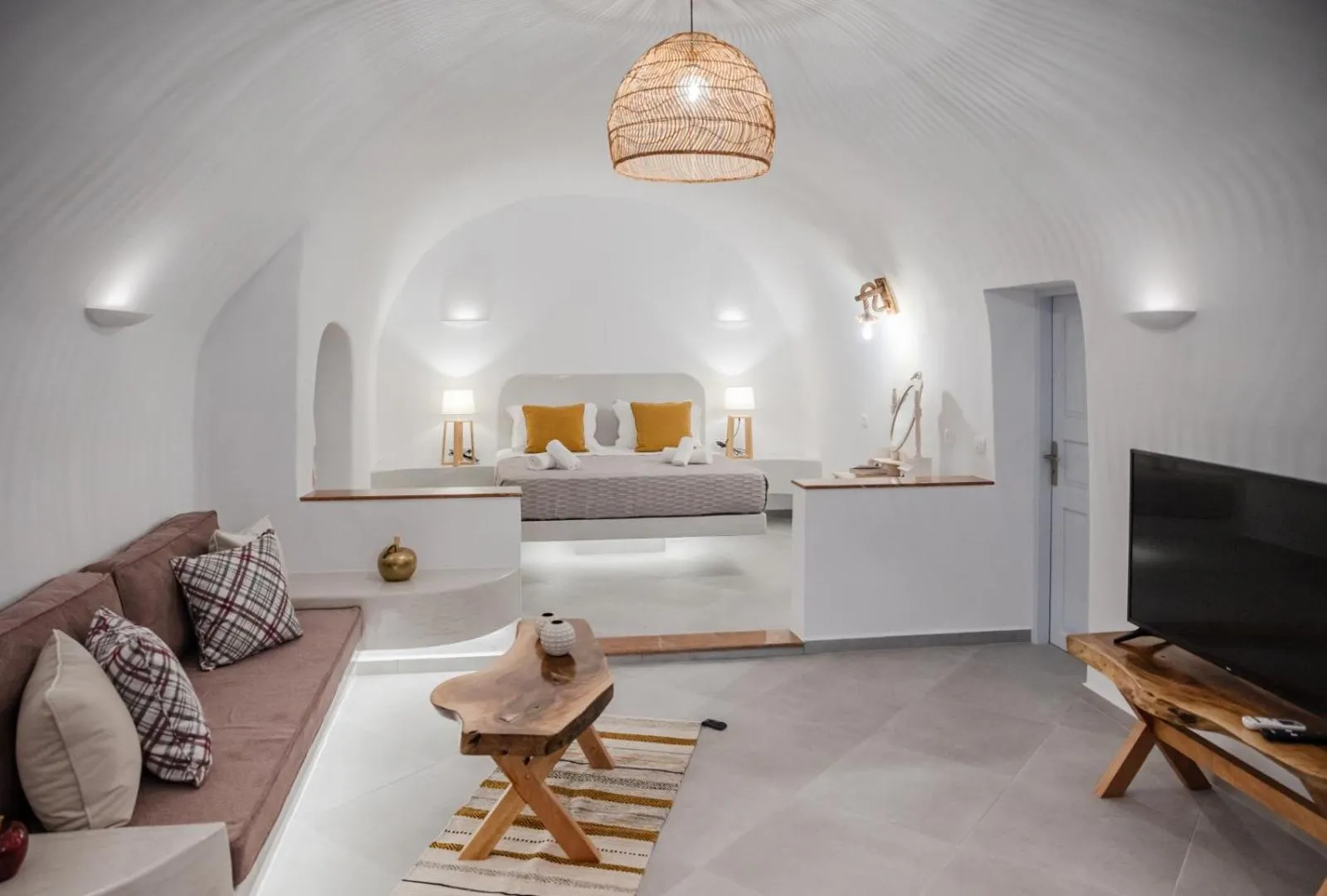 Photo of the whole room, Bed in Sun Angelos Oia - Luxury Cave Suites